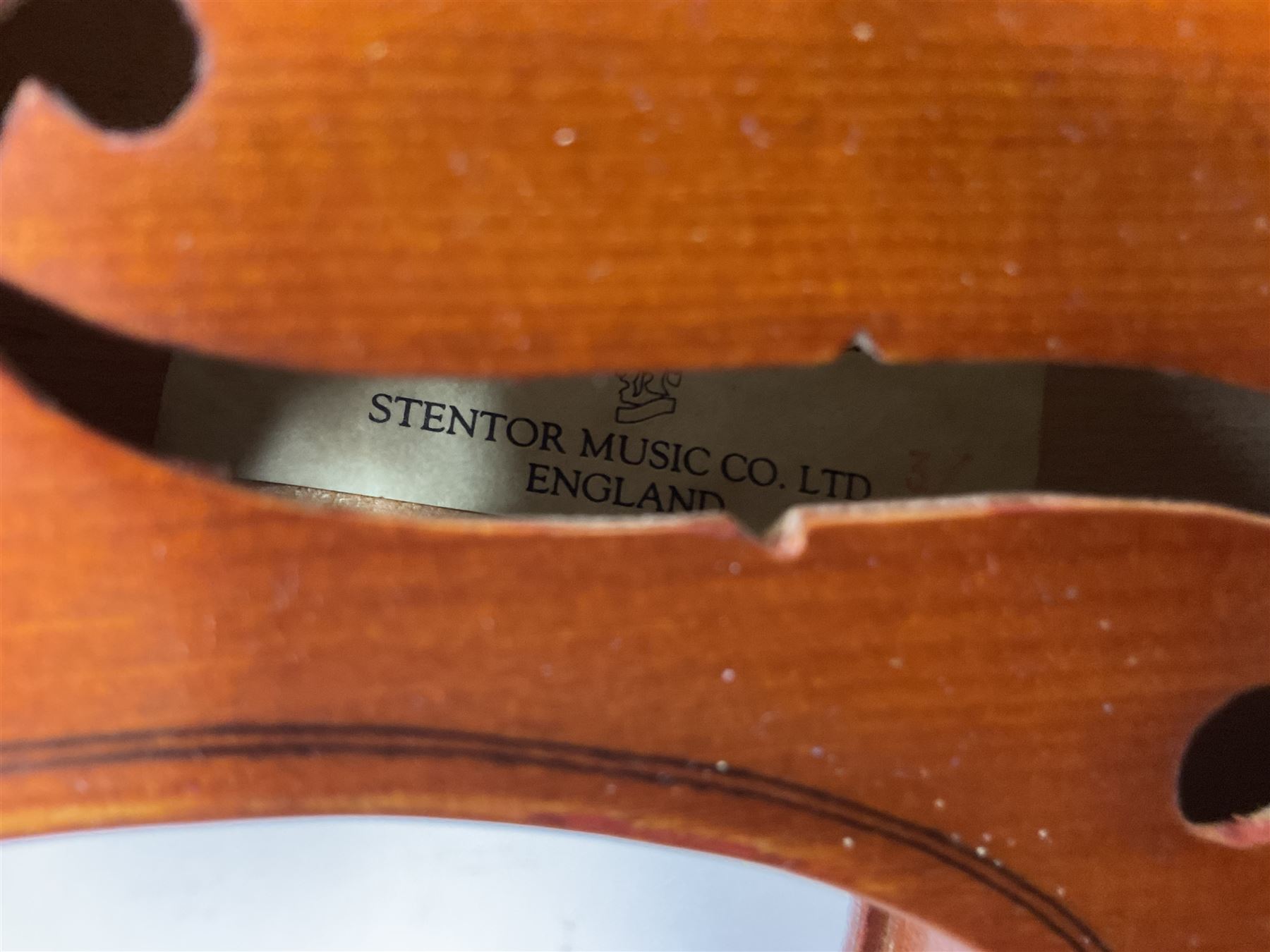 Two contemporary 3/4 violins including a Stentor student with a maple back and ribs and spruce top - Image 5 of 29