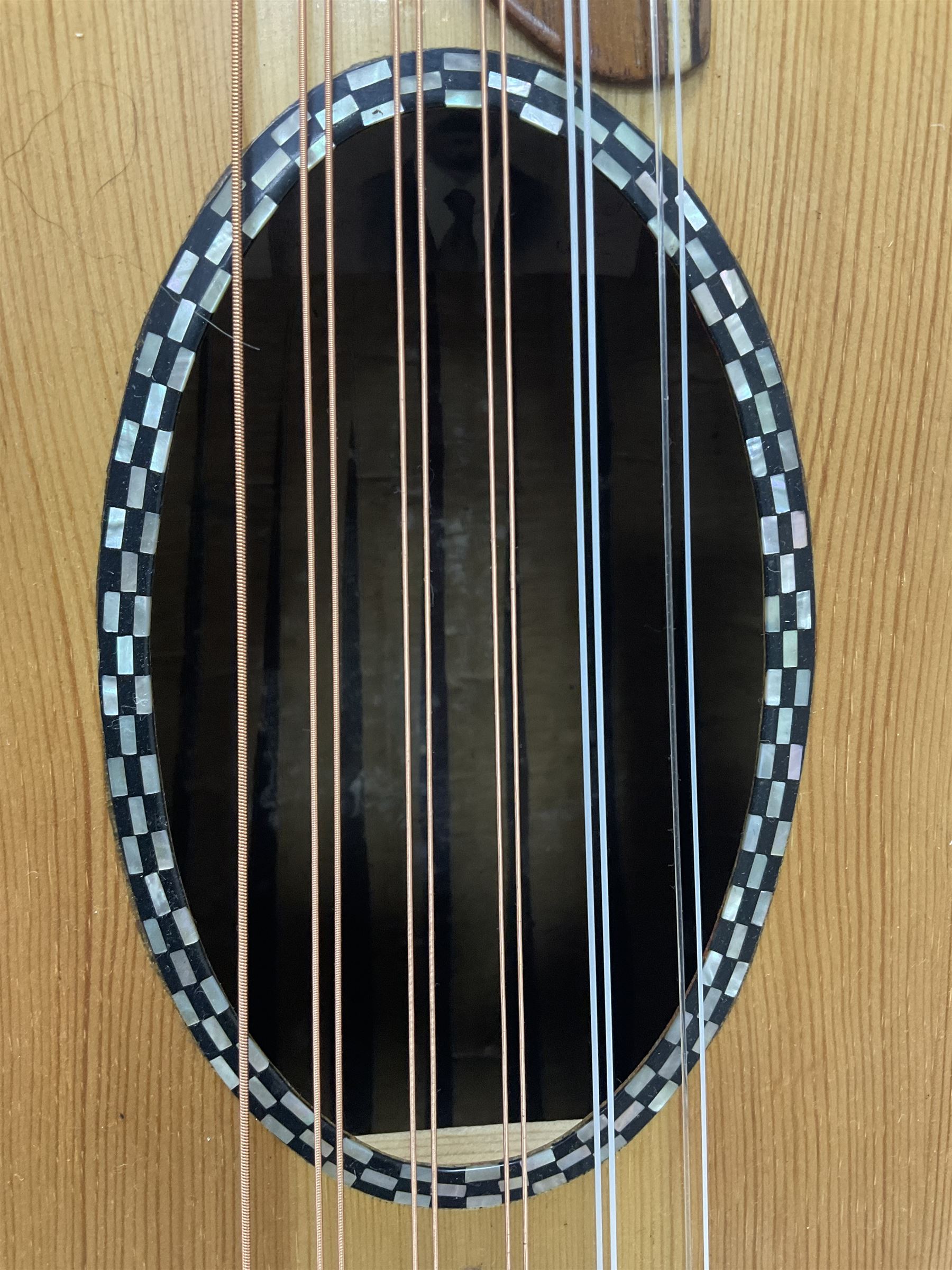 20th century Middle Eastern six string lute with a segmented back and a purpose designed hardwood st - Image 7 of 16