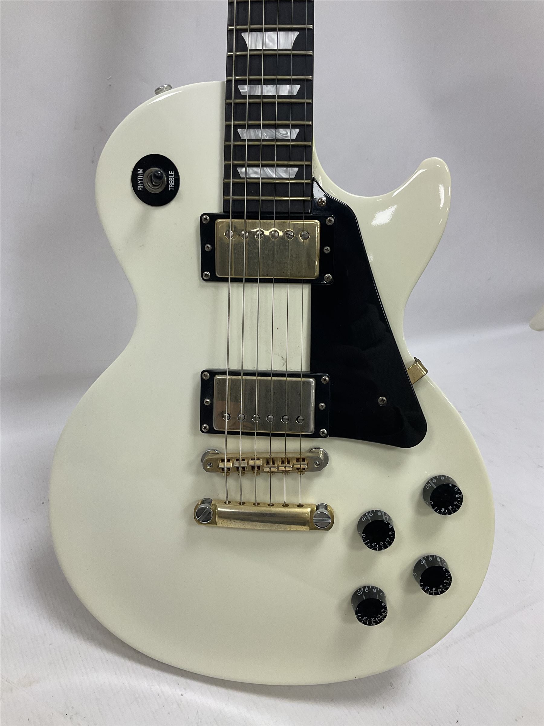 2010 Gibson Les Paul studio guitar - Image 3 of 24