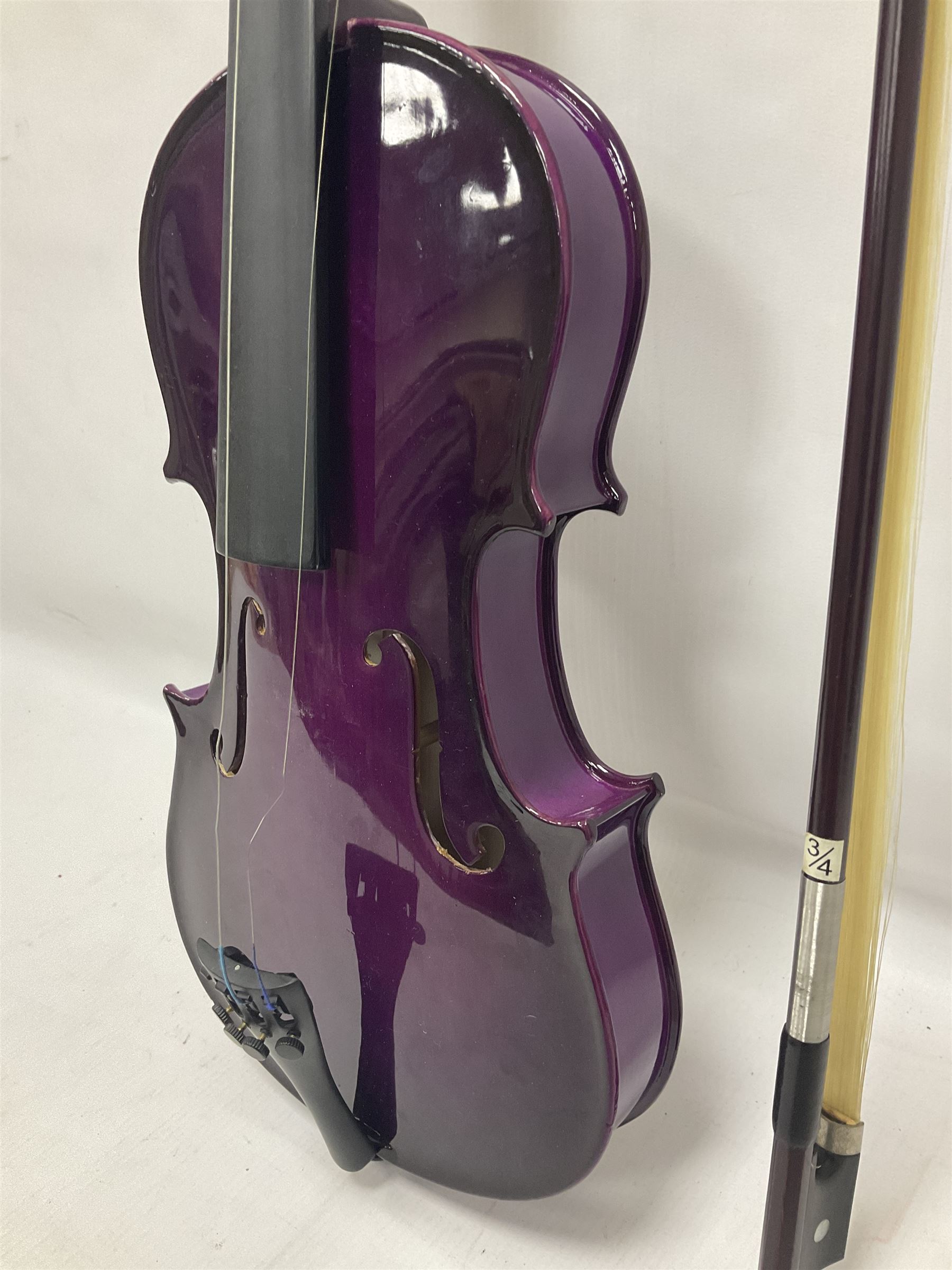 Intermusic 3/4 violin with a violet coloured solid wood body - Image 10 of 25