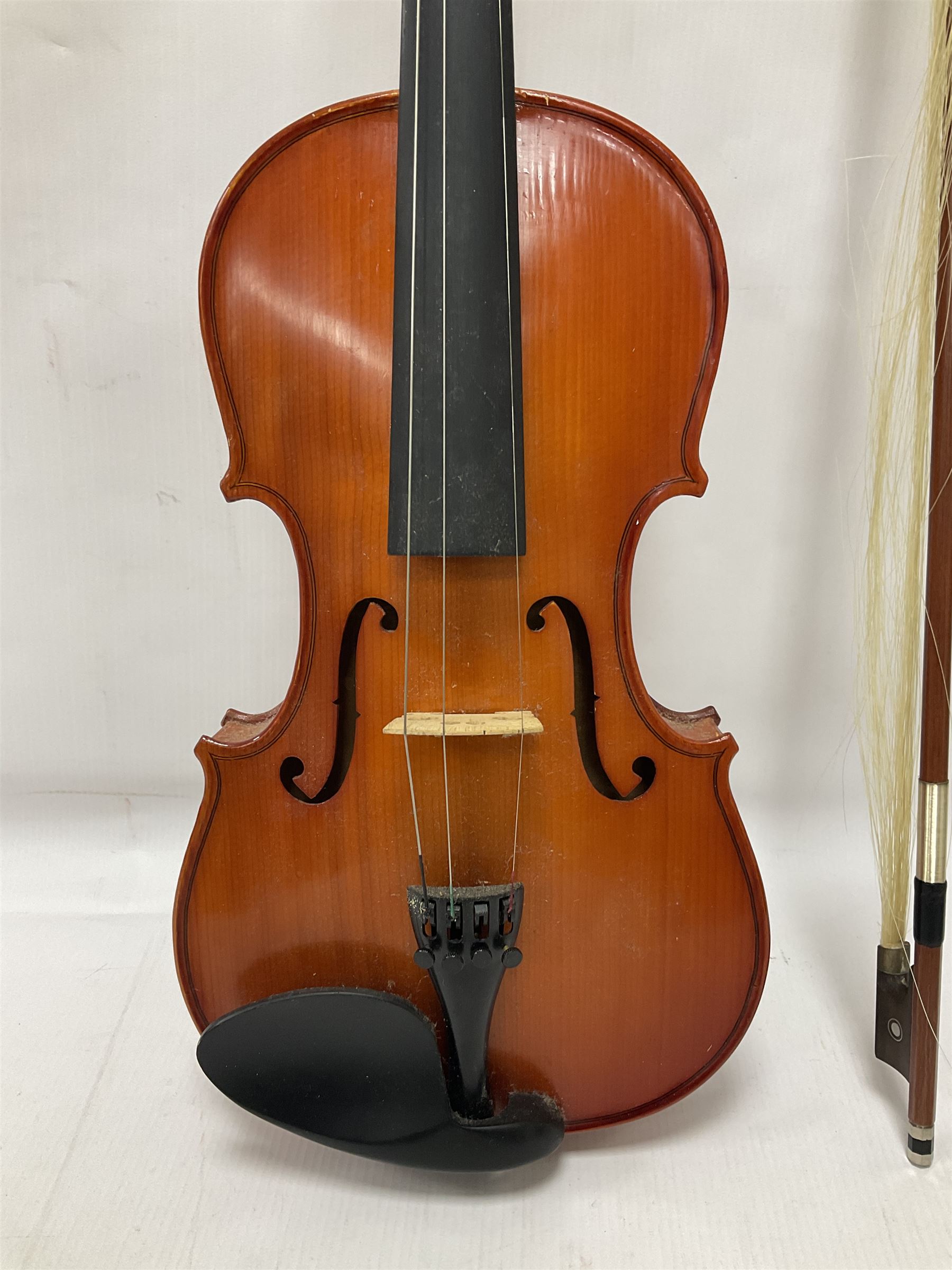 Two contemporary 3/4 violins including a Stentor student with a maple back and ribs and spruce top - Image 17 of 29