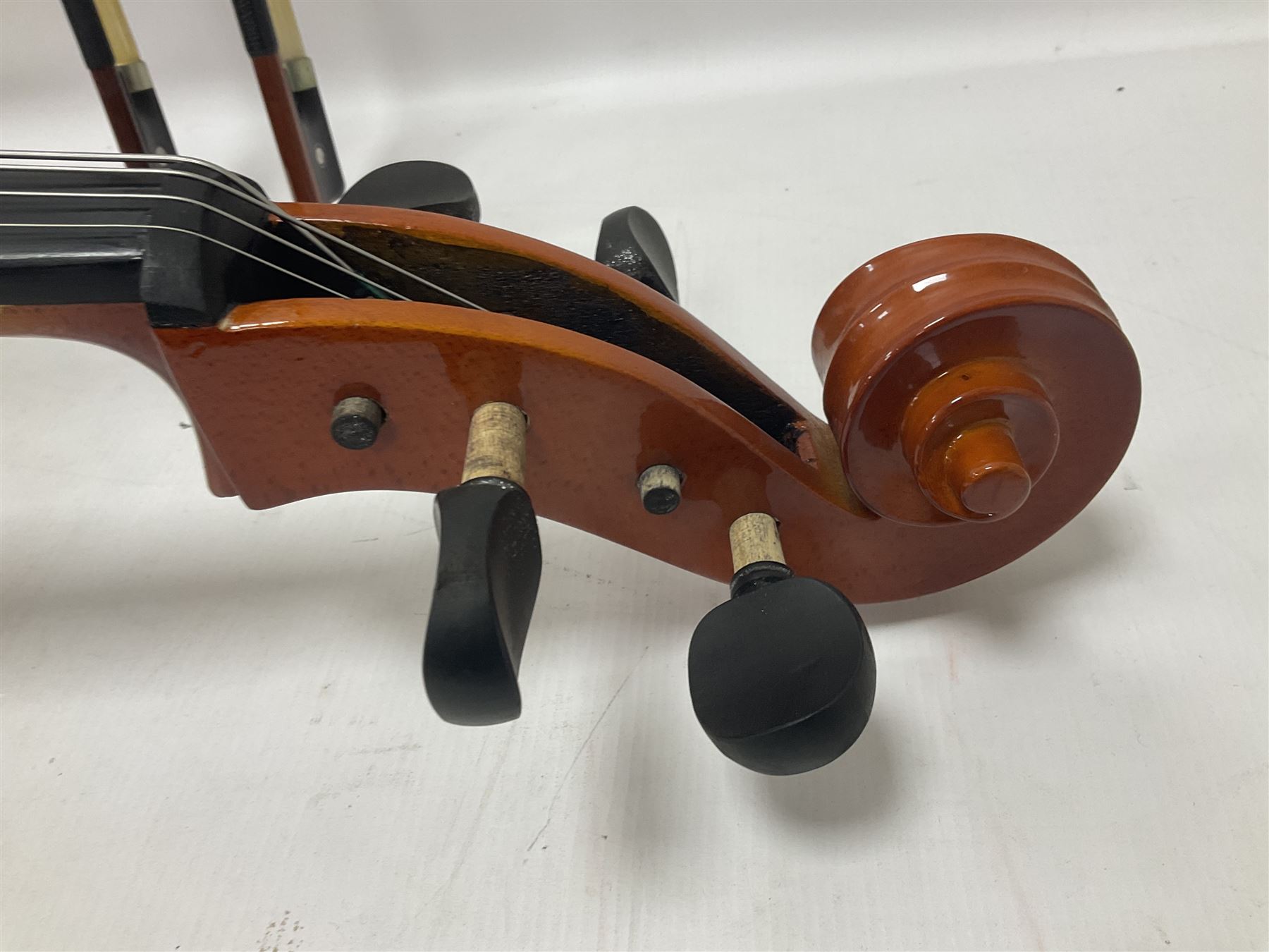 Gear 4 Music full size cello with a maple back and ribs and spruce top - Image 15 of 26