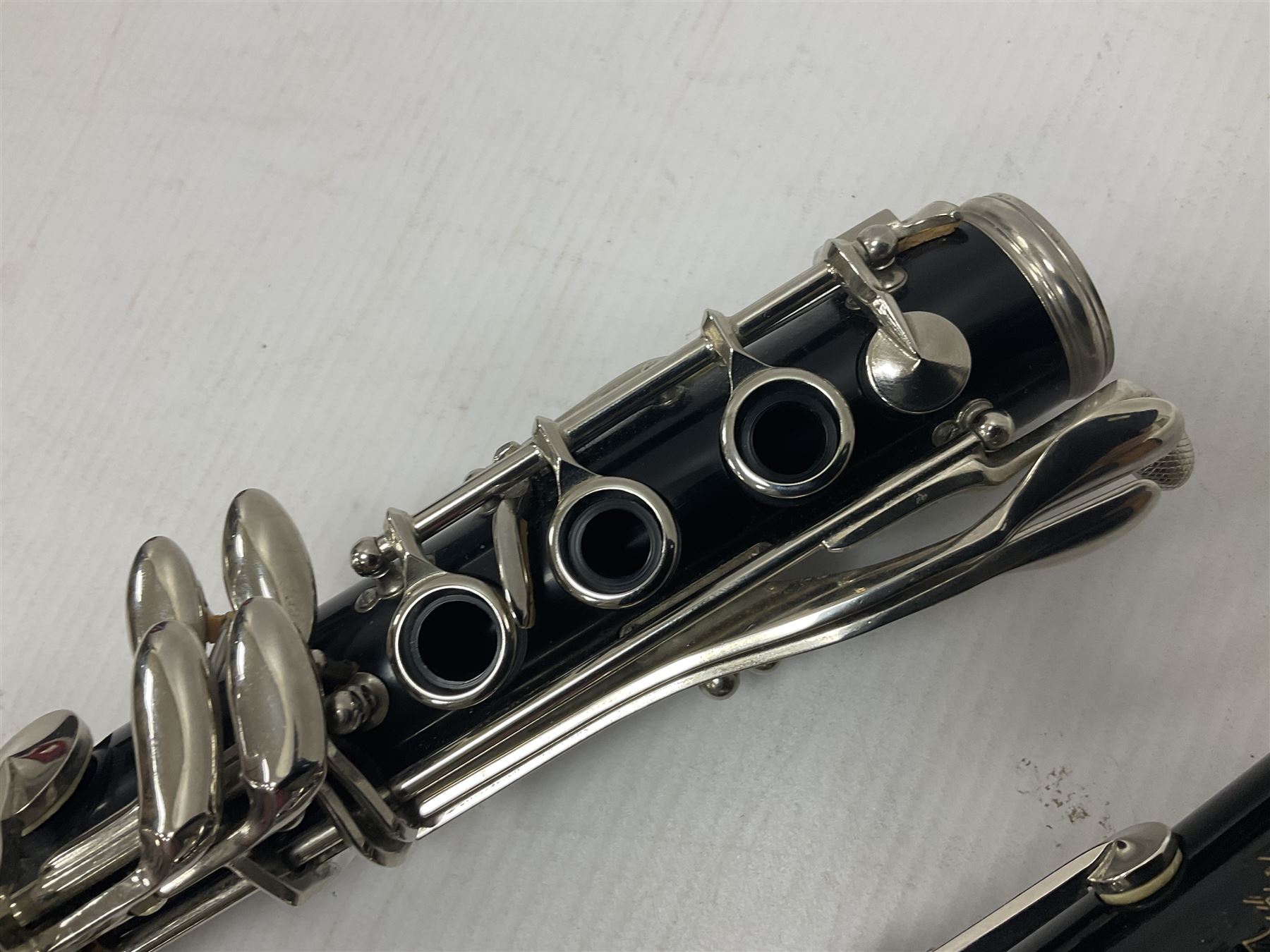 Boosey & Hawkes Regent B flat clarinet and accessories in a velvet lined fitted case - Image 14 of 19