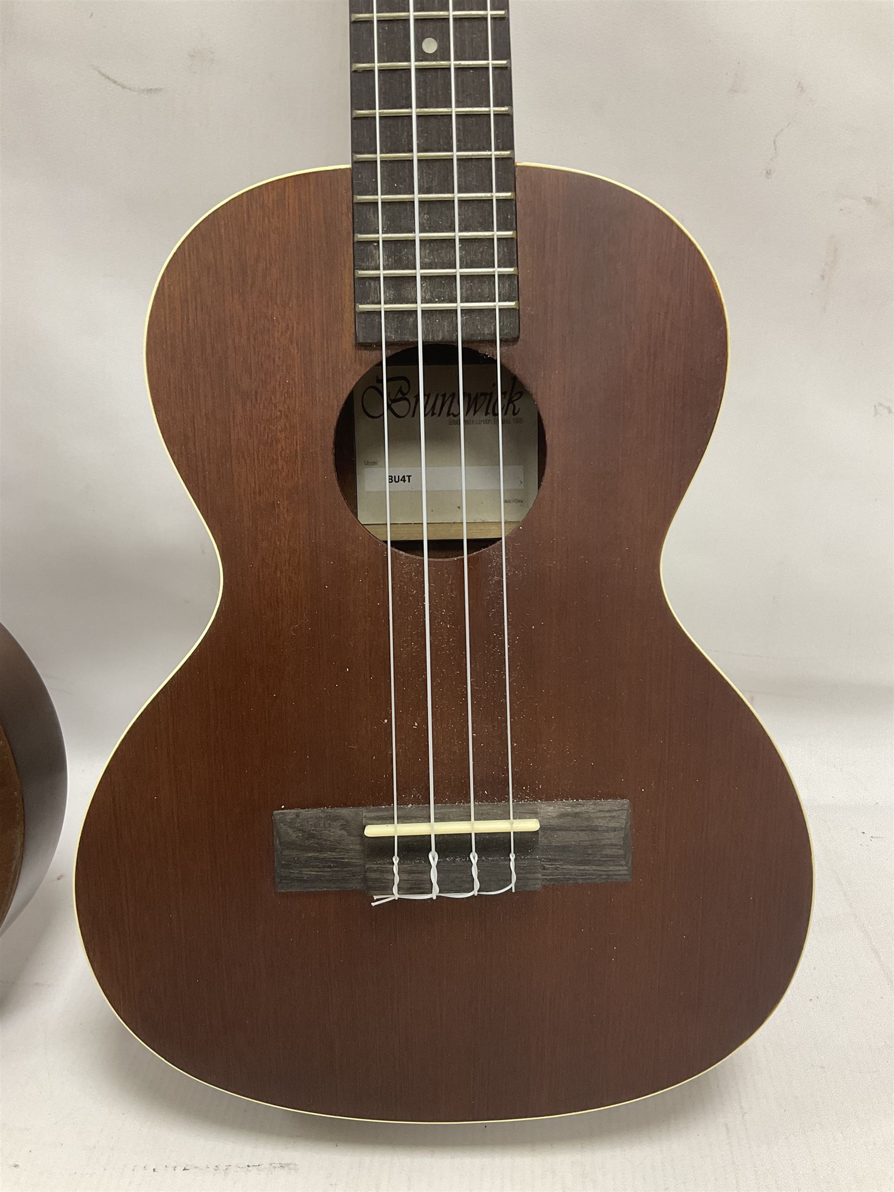 Brunswick Ukulele in a soft case with a earlier 20th century Banjo Ukulele in a lined and fitted cas - Image 7 of 25