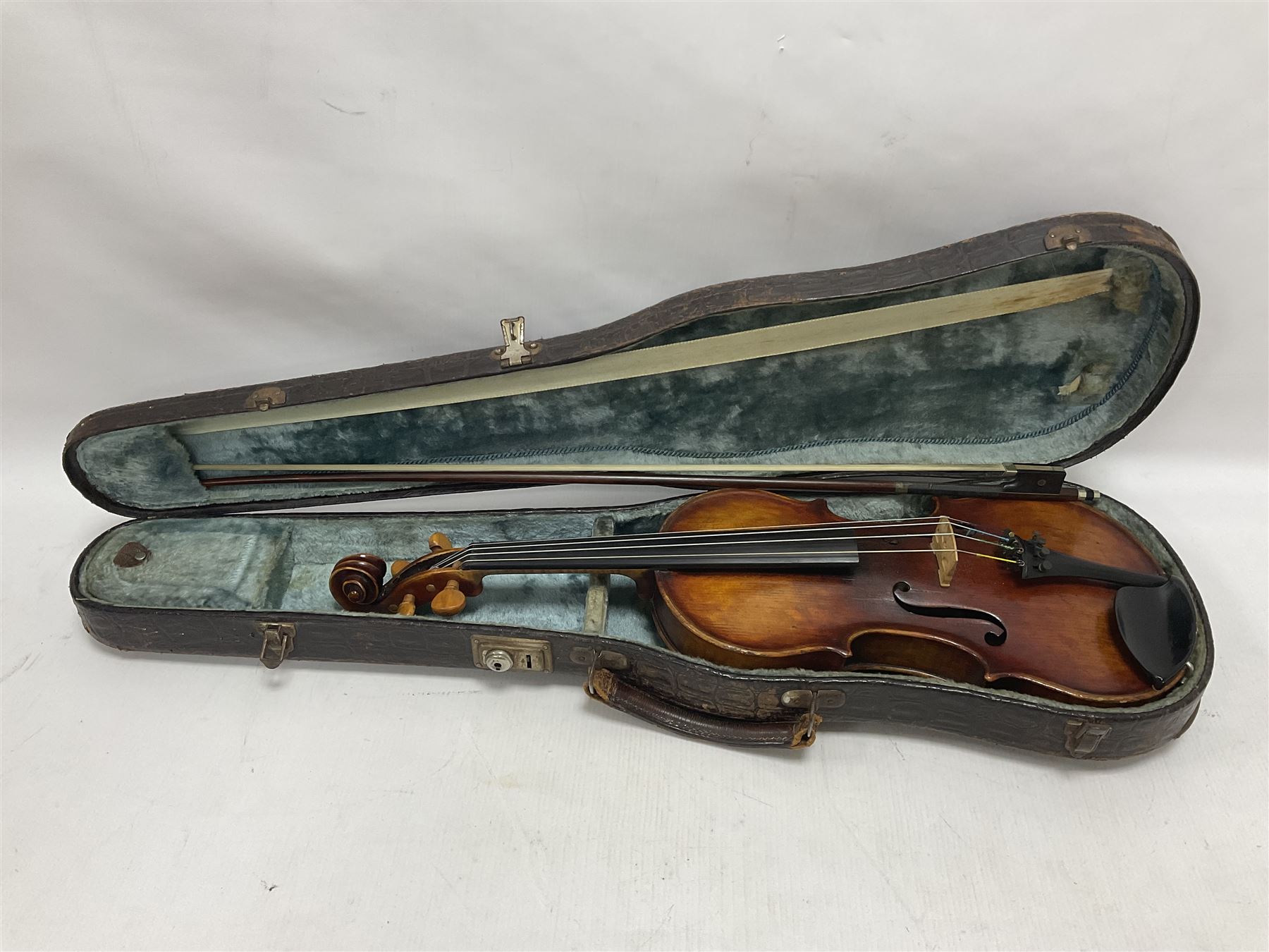 Full size violin and bow - Image 3 of 22
