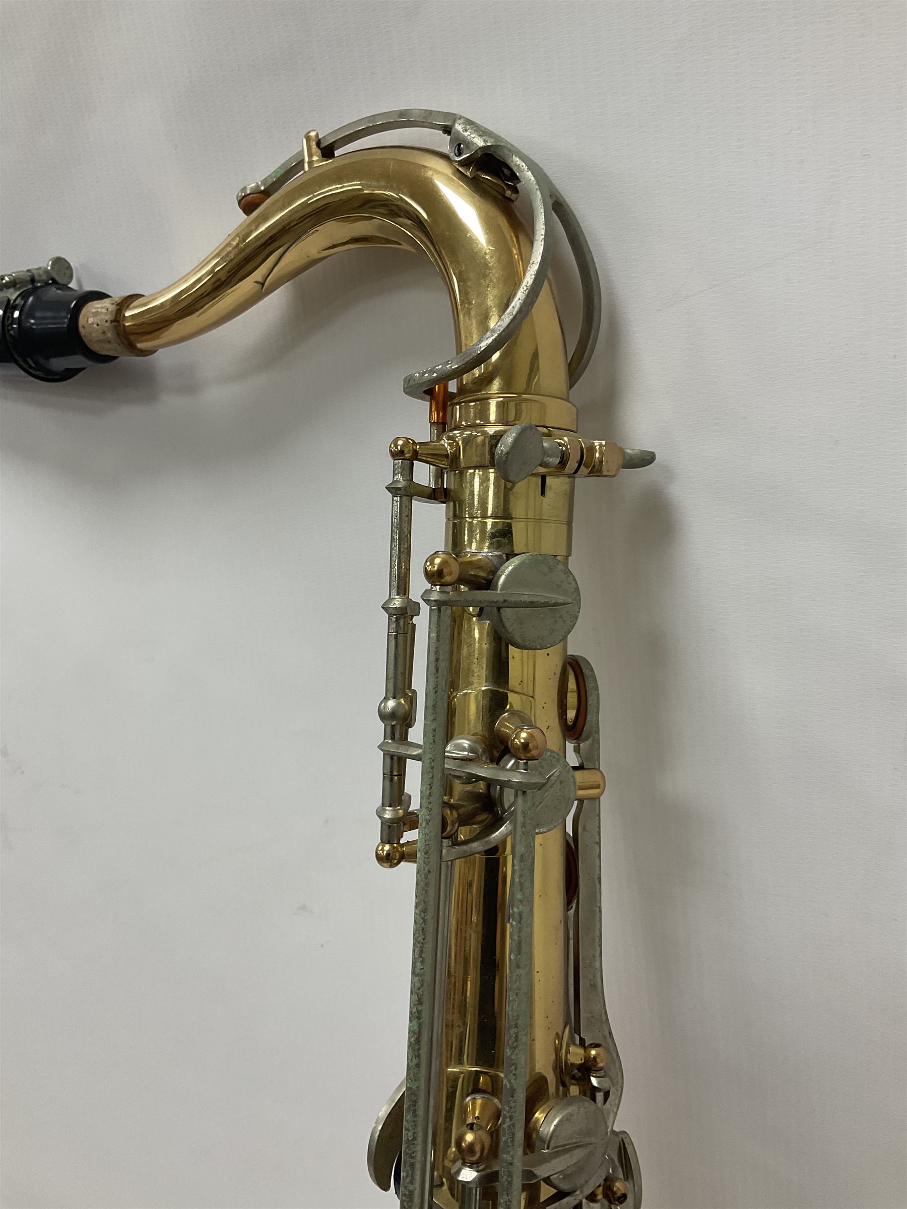 Earlham Tenor saxophone with mouthpiece in a fitted velvet lined hard case - Image 17 of 26