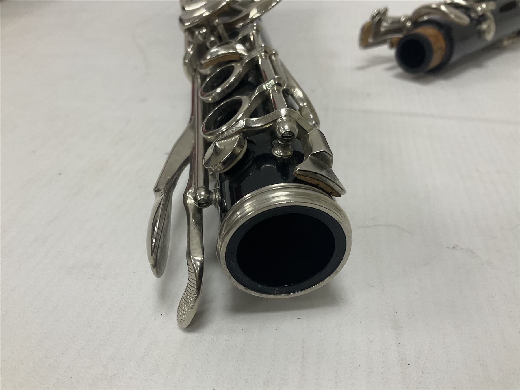 Boosey & Hawkes Regent B flat clarinet and accessories in a velvet lined fitted case - Image 15 of 19