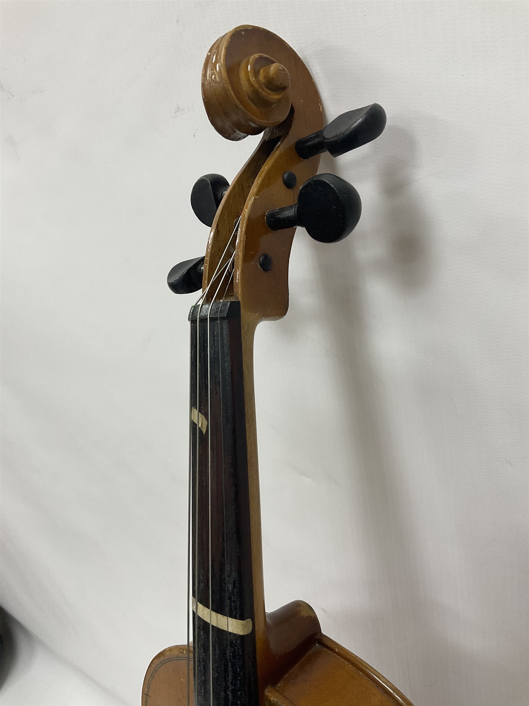 Full size Violin with a maple back and spruce top - Image 7 of 18
