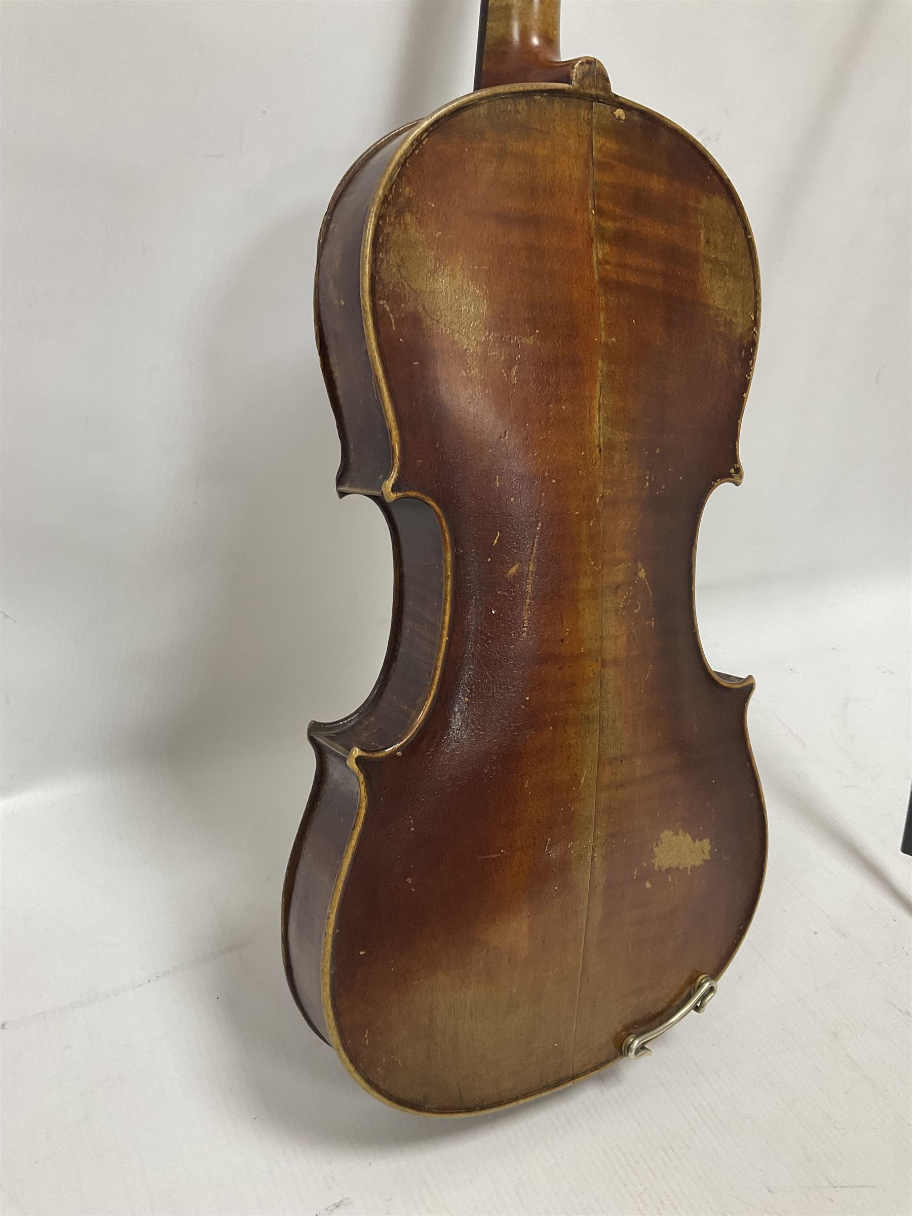 Full size violin and bow in a wooden constructed fitted case - Image 14 of 23