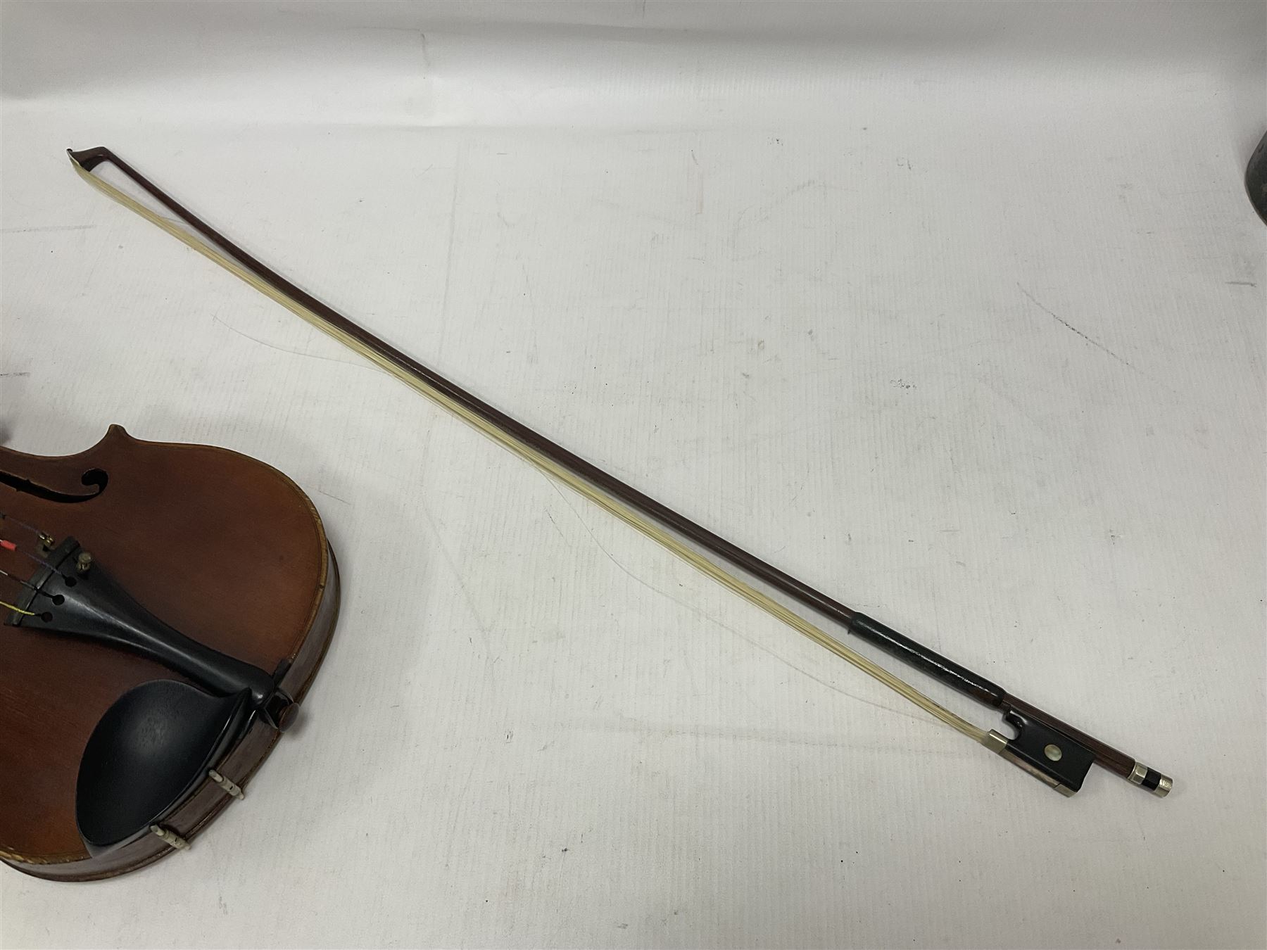 Full size violin and bow in a wooden constructed fitted case - Image 16 of 23
