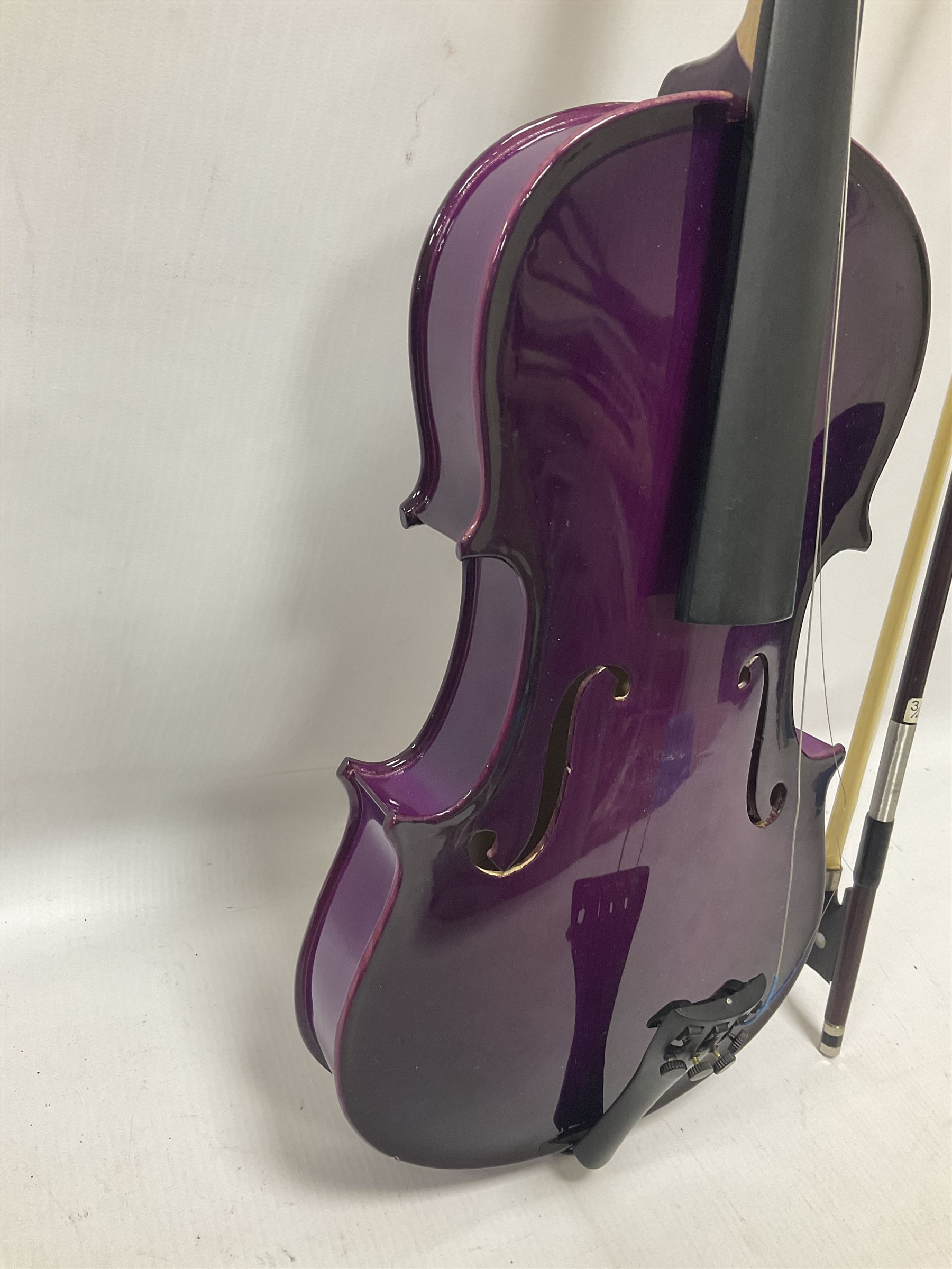 Intermusic 3/4 violin with a violet coloured solid wood body - Image 9 of 25