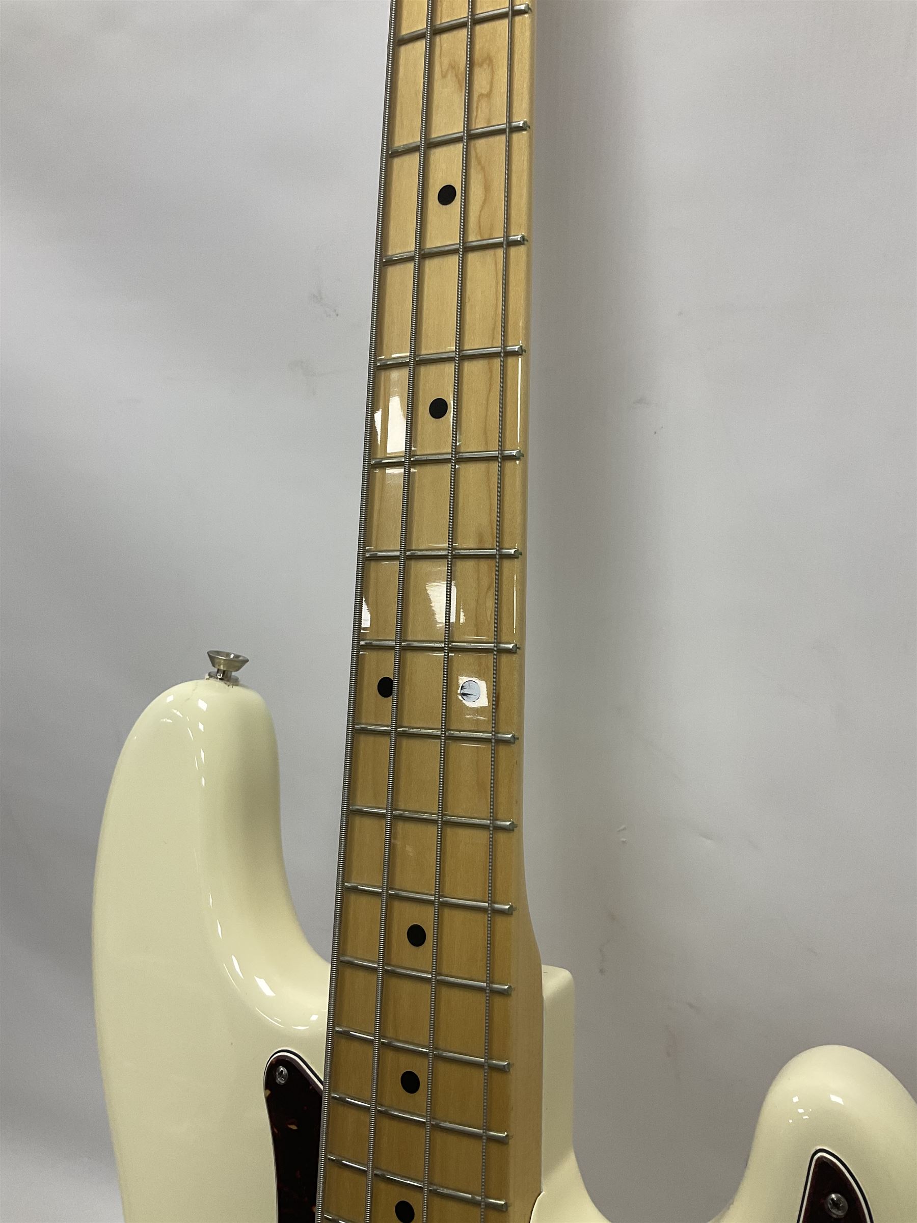 Fender Precision Bass guitar - Image 16 of 26