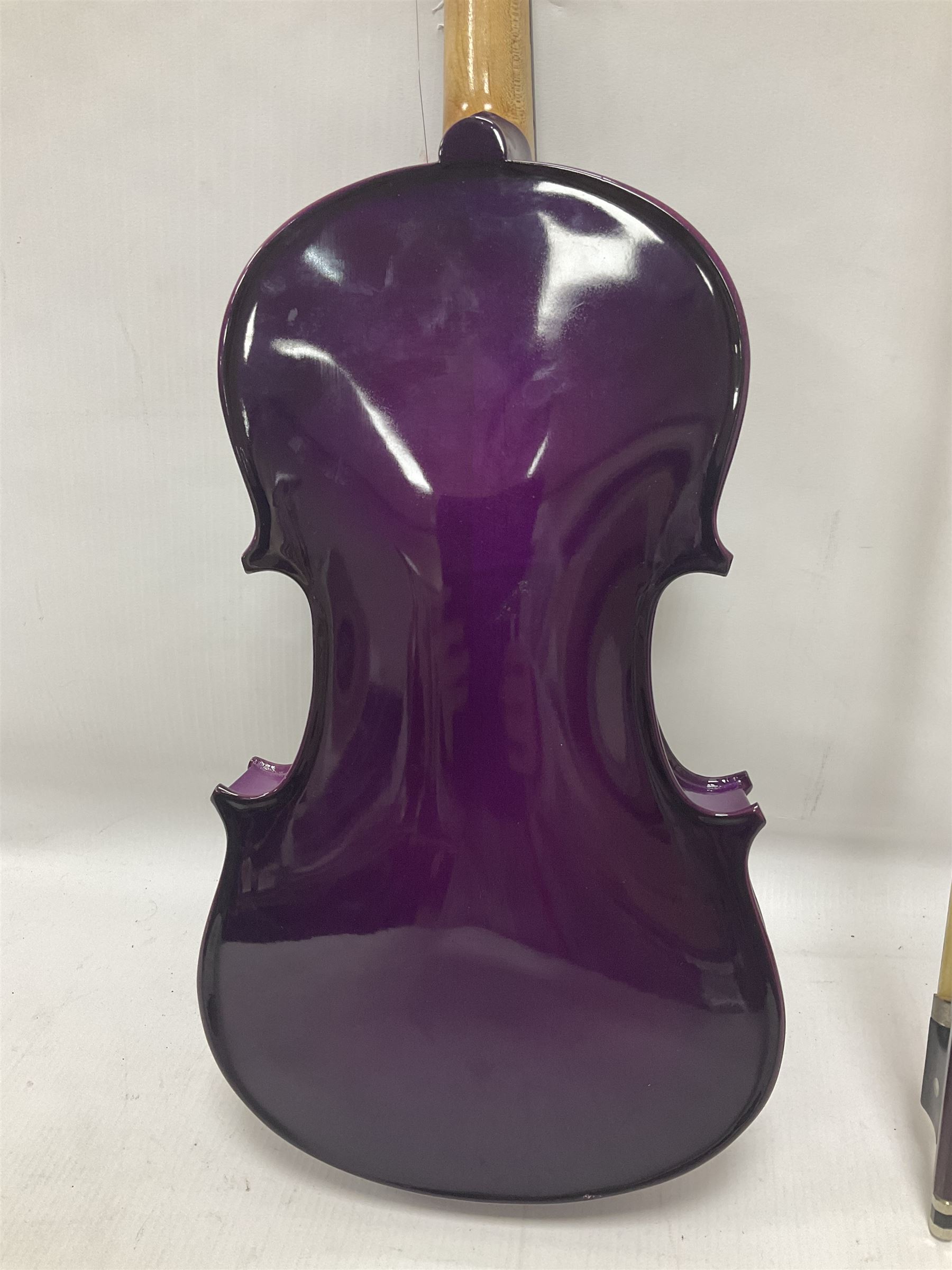 Intermusic 3/4 violin with a violet coloured solid wood body - Image 15 of 25