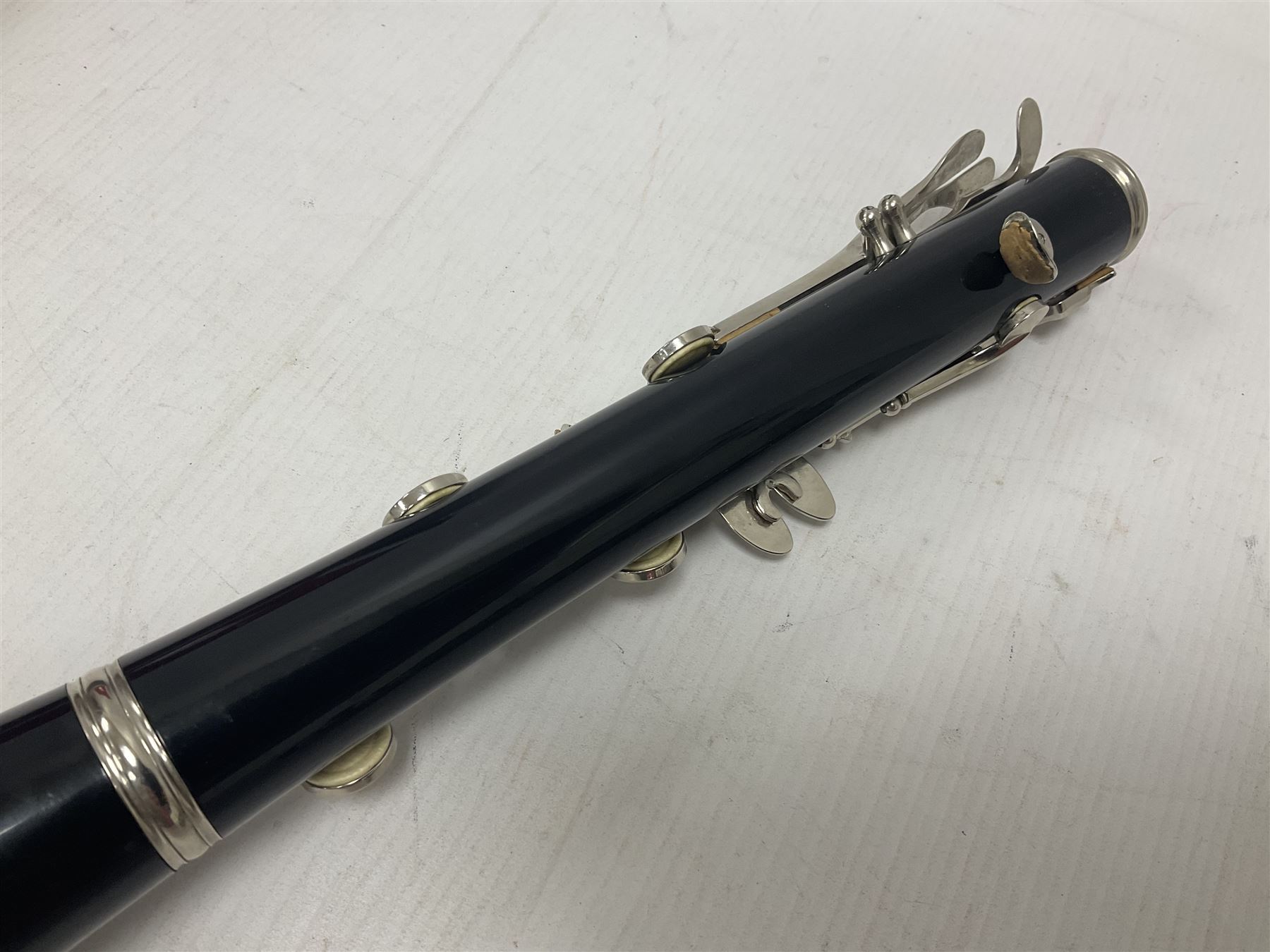 Boosey & Hawkes Regent B flat clarinet and accessories in a velvet lined fitted case - Image 16 of 19