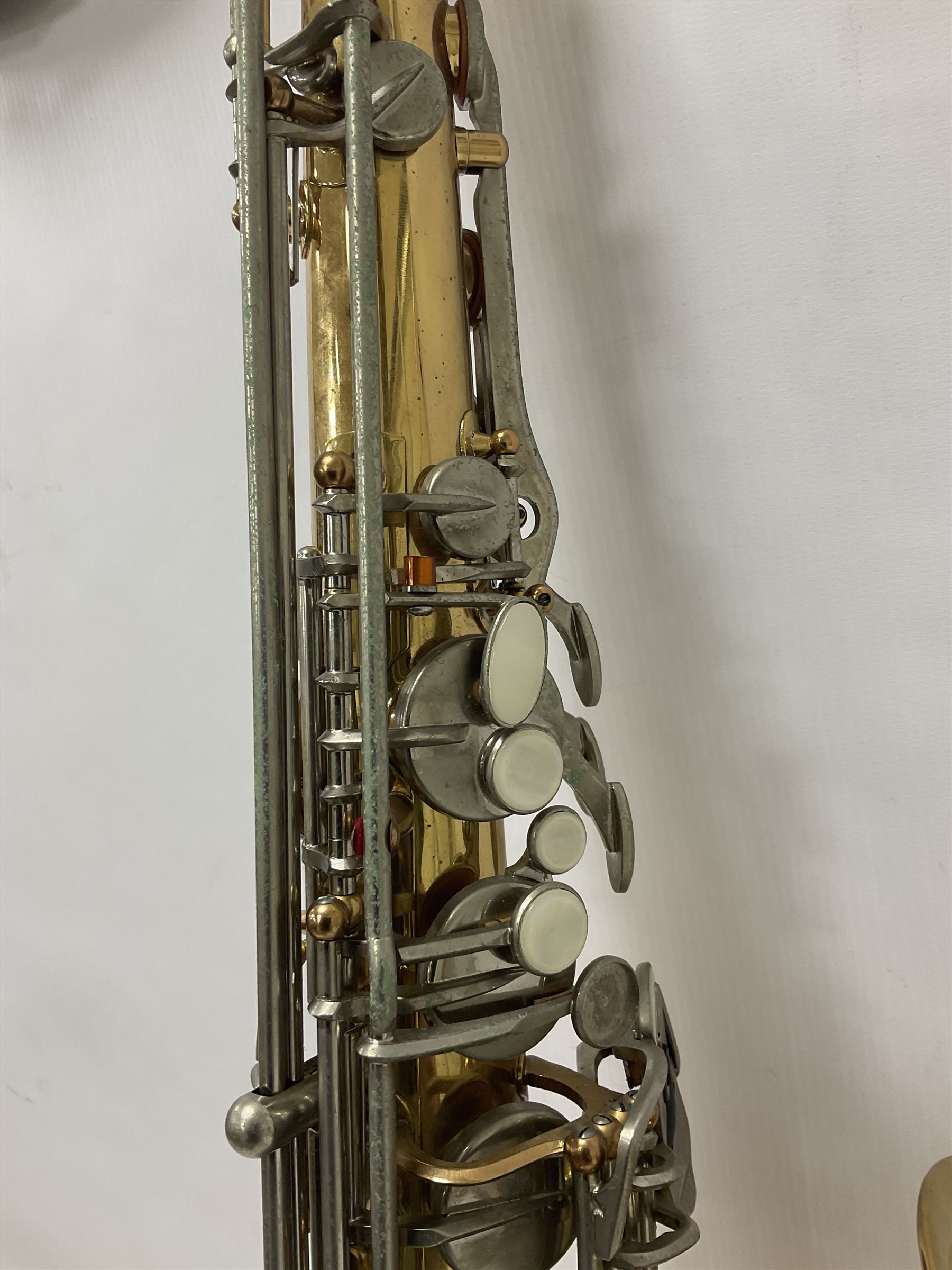 Earlham Tenor saxophone with mouthpiece in a fitted velvet lined hard case - Image 15 of 26