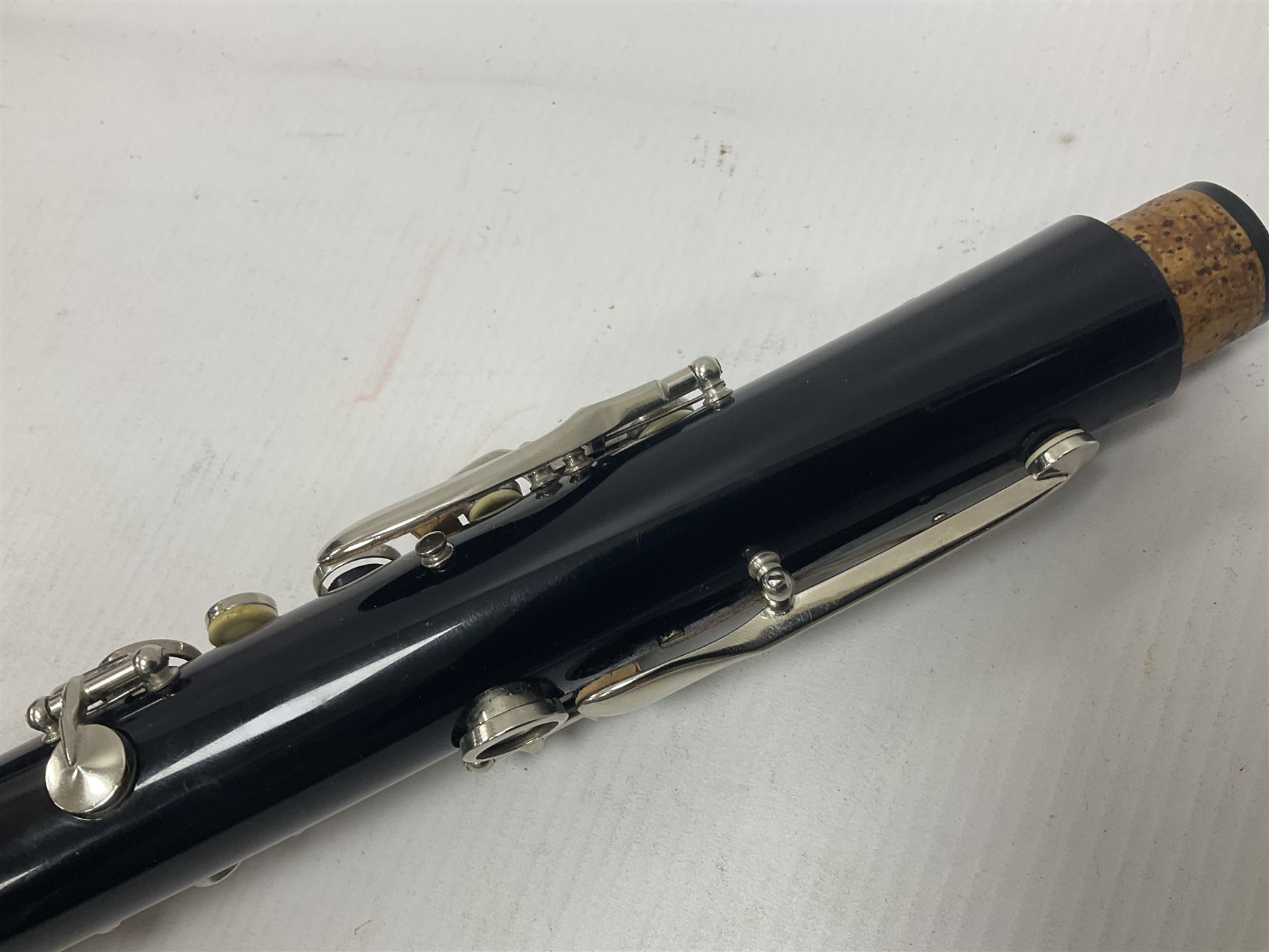 Boosey & Hawkes Regent B flat clarinet and accessories in a velvet lined fitted case - Image 9 of 19