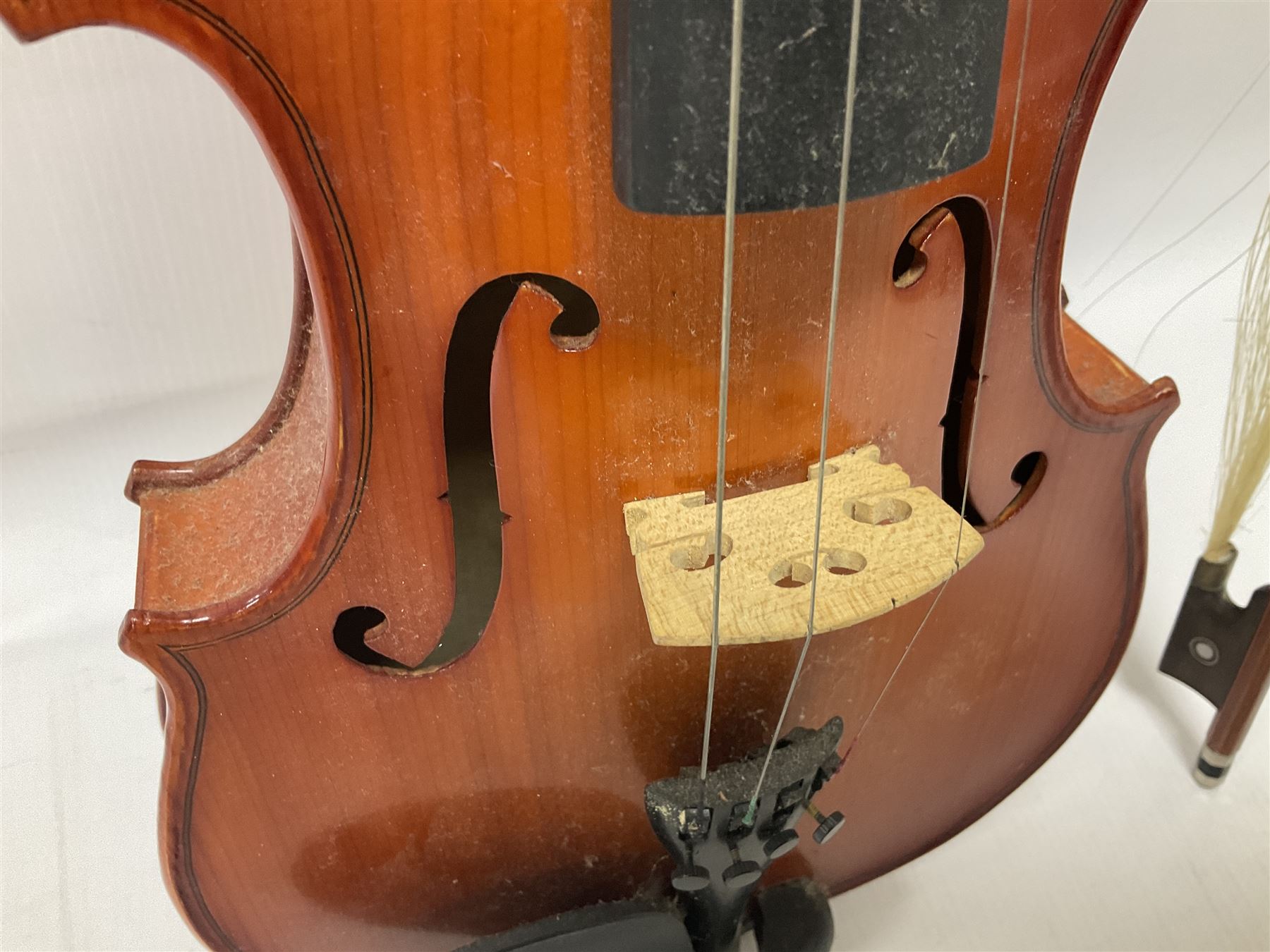 Two contemporary 3/4 violins including a Stentor student with a maple back and ribs and spruce top - Image 18 of 29
