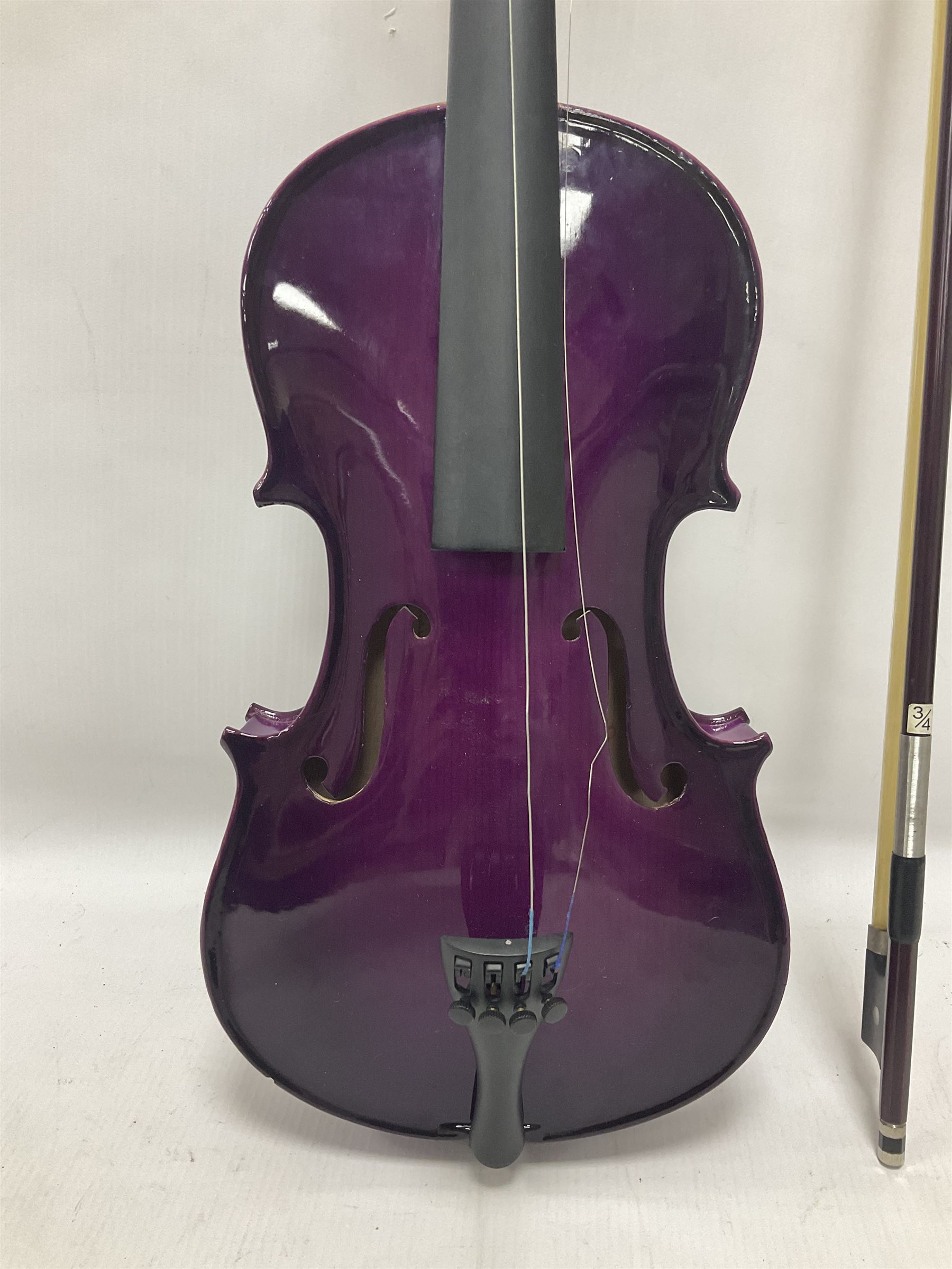 Intermusic 3/4 violin with a violet coloured solid wood body - Image 7 of 25