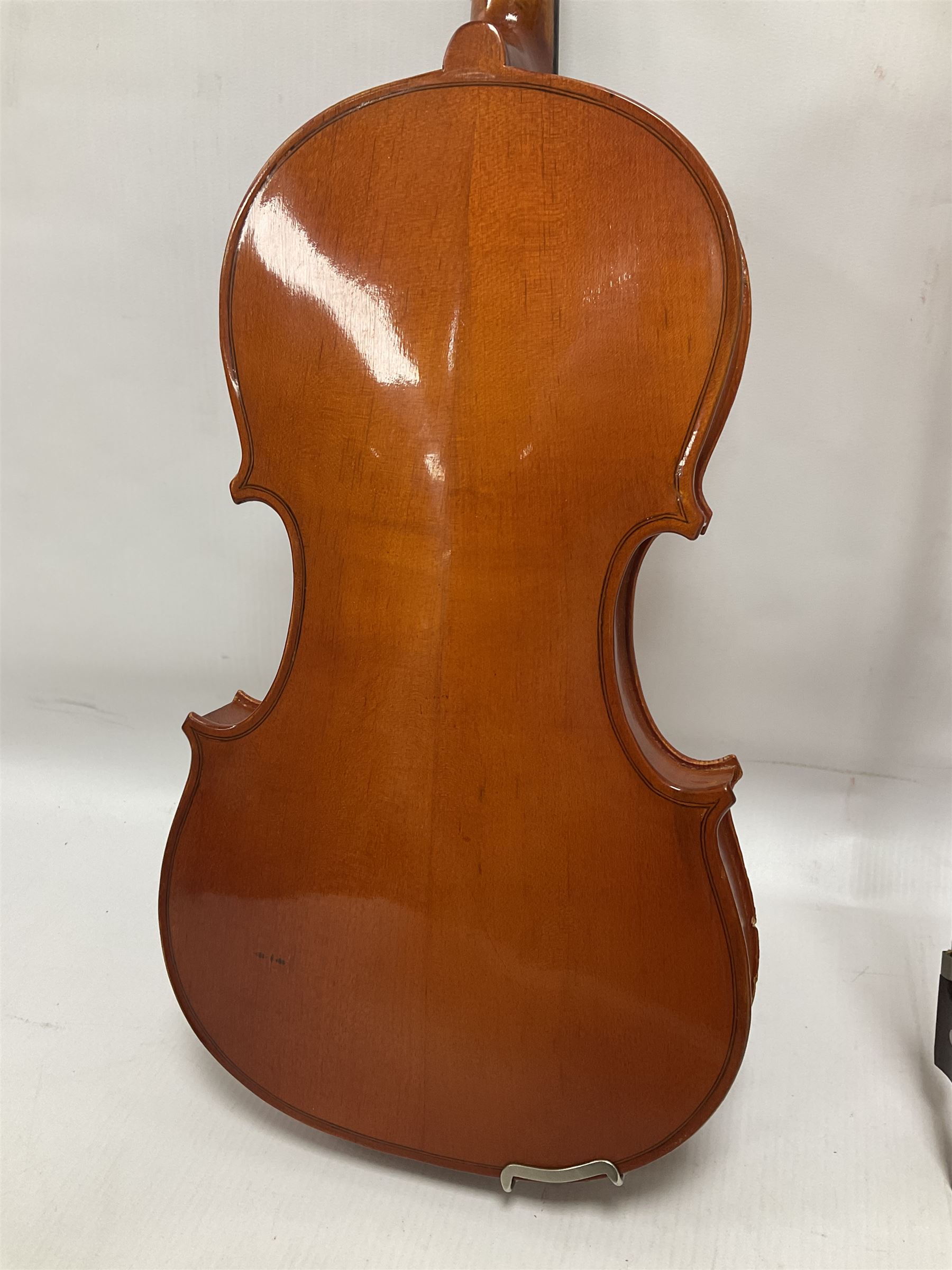 Two contemporary 3/4 violins including a Stentor student with a maple back and ribs and spruce top - Image 9 of 29