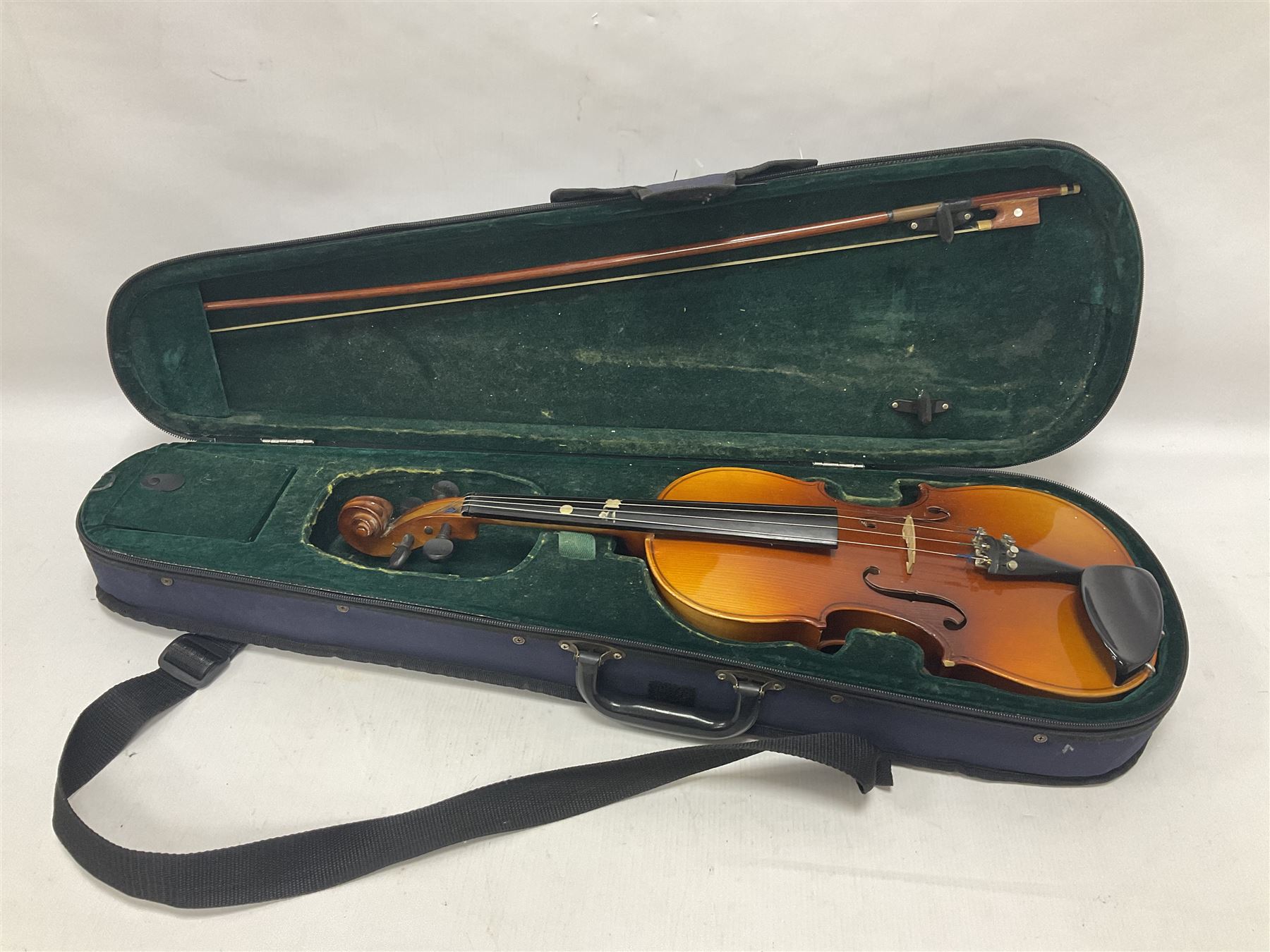 Full size violin with a maple back and ribs - Image 3 of 21