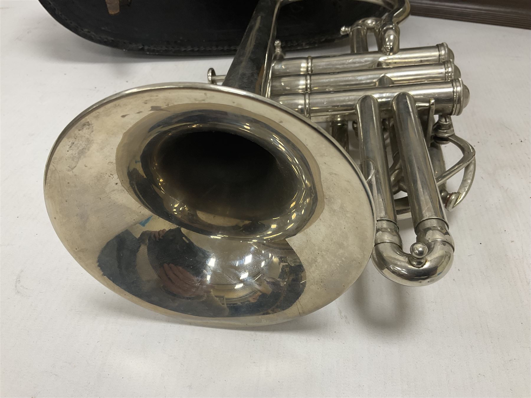 Silver plated series 5 B flat Cornet in fitted box with accessories - Image 5 of 21