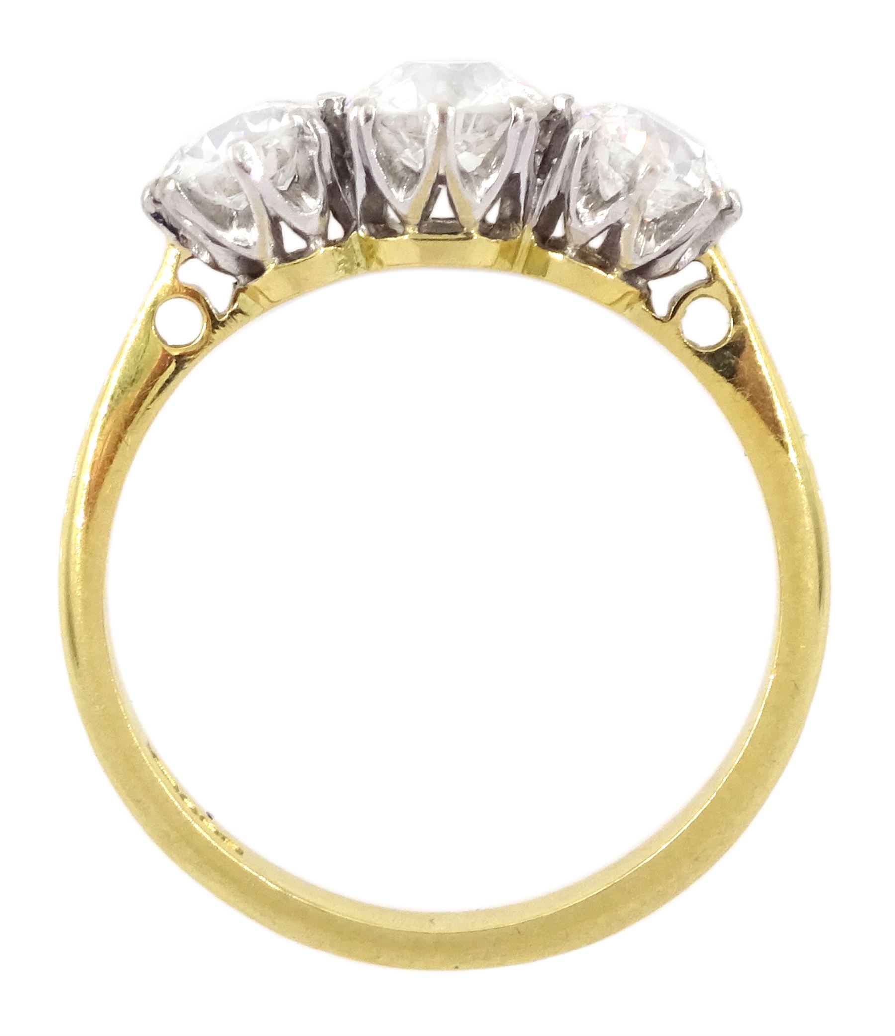 18ct gold three stone old cut diamond ring - Image 4 of 4