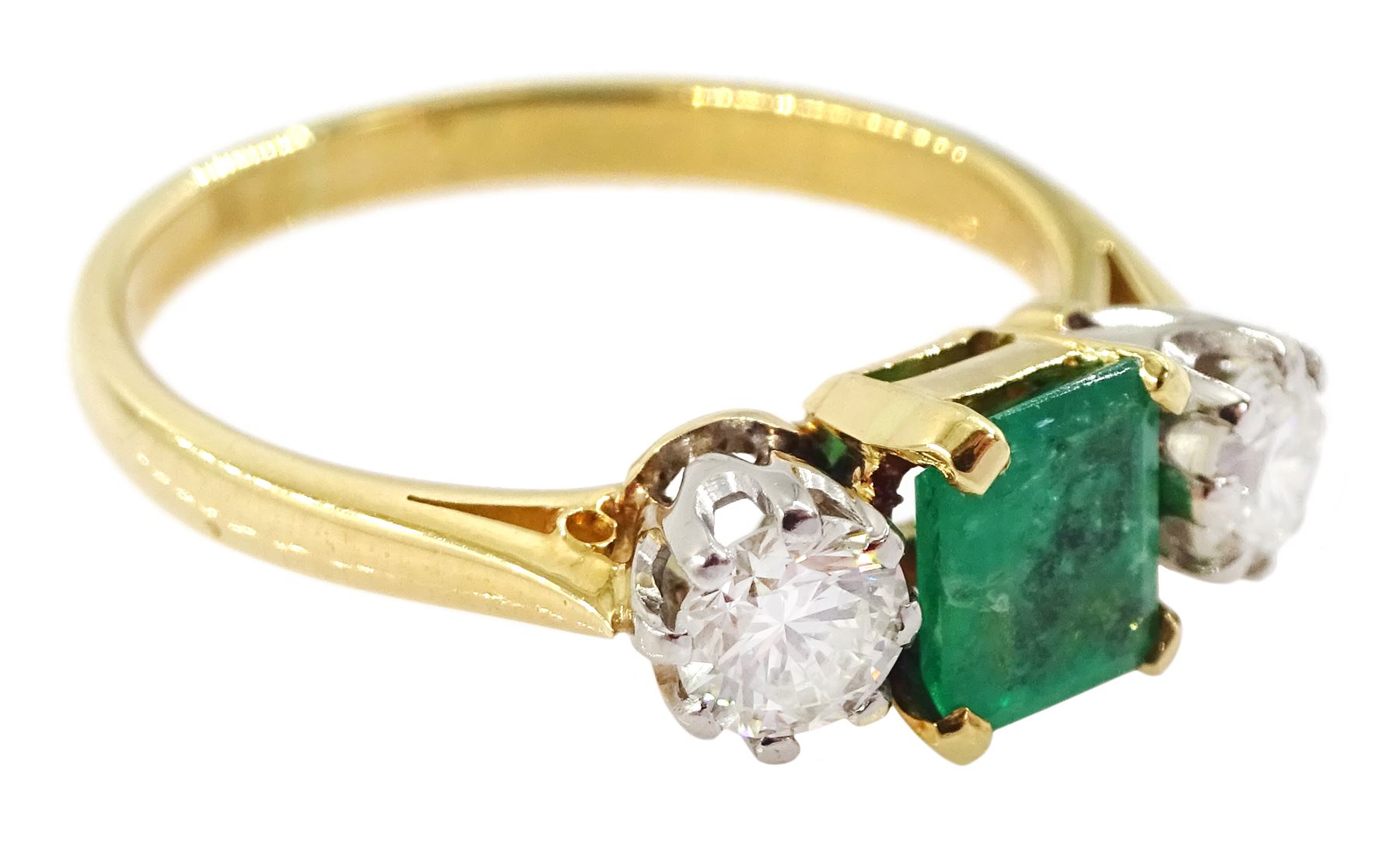 18ct gold three stone emerald and round brilliant cut diamond ring - Image 3 of 4