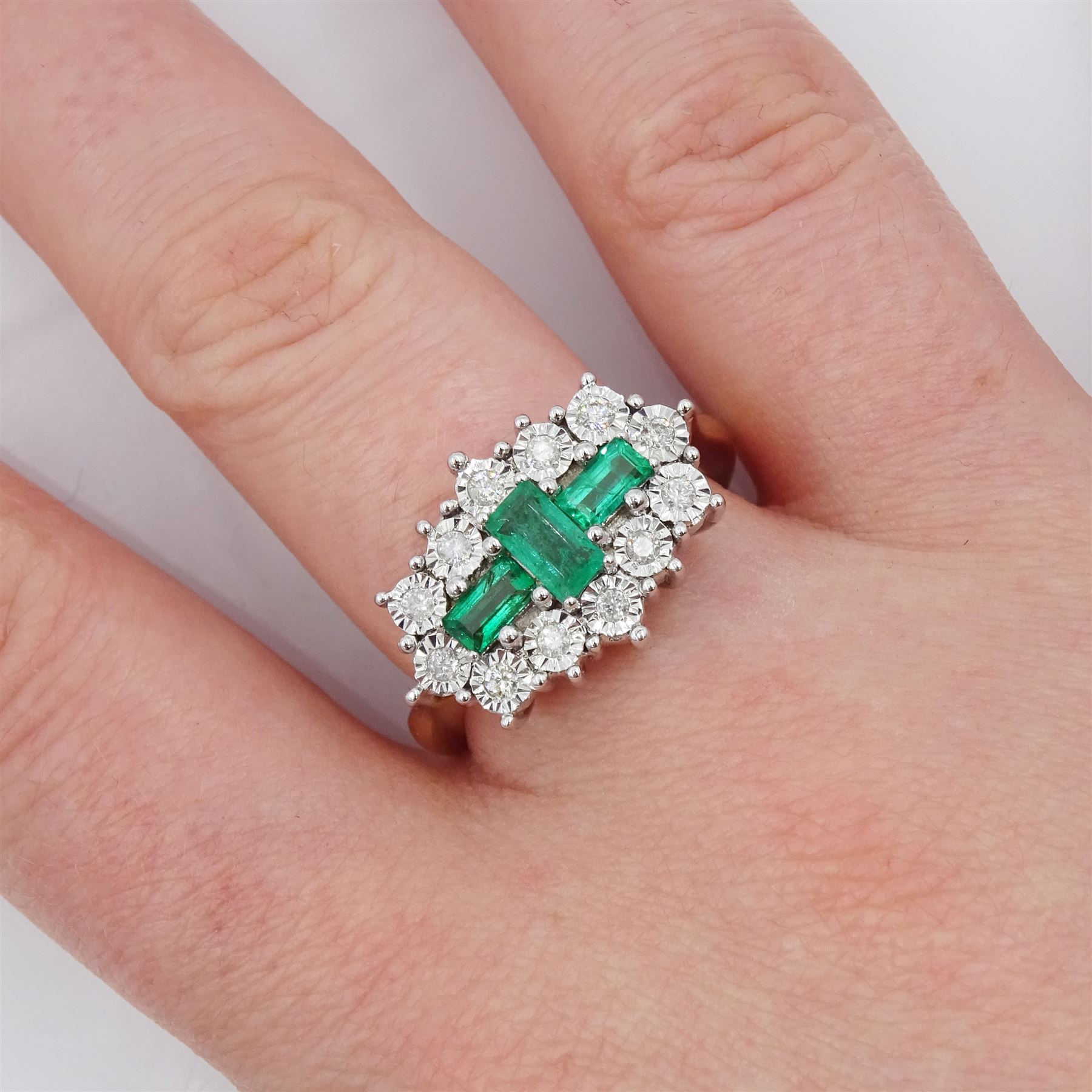 9ct gold emerald and diamond cluster ring - Image 2 of 4