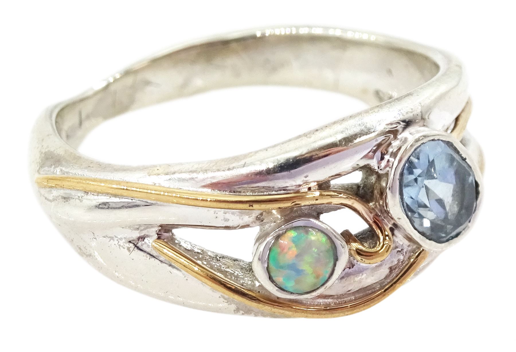 Silver and 14ct gold wire blue topaz and opal ring - Image 3 of 4