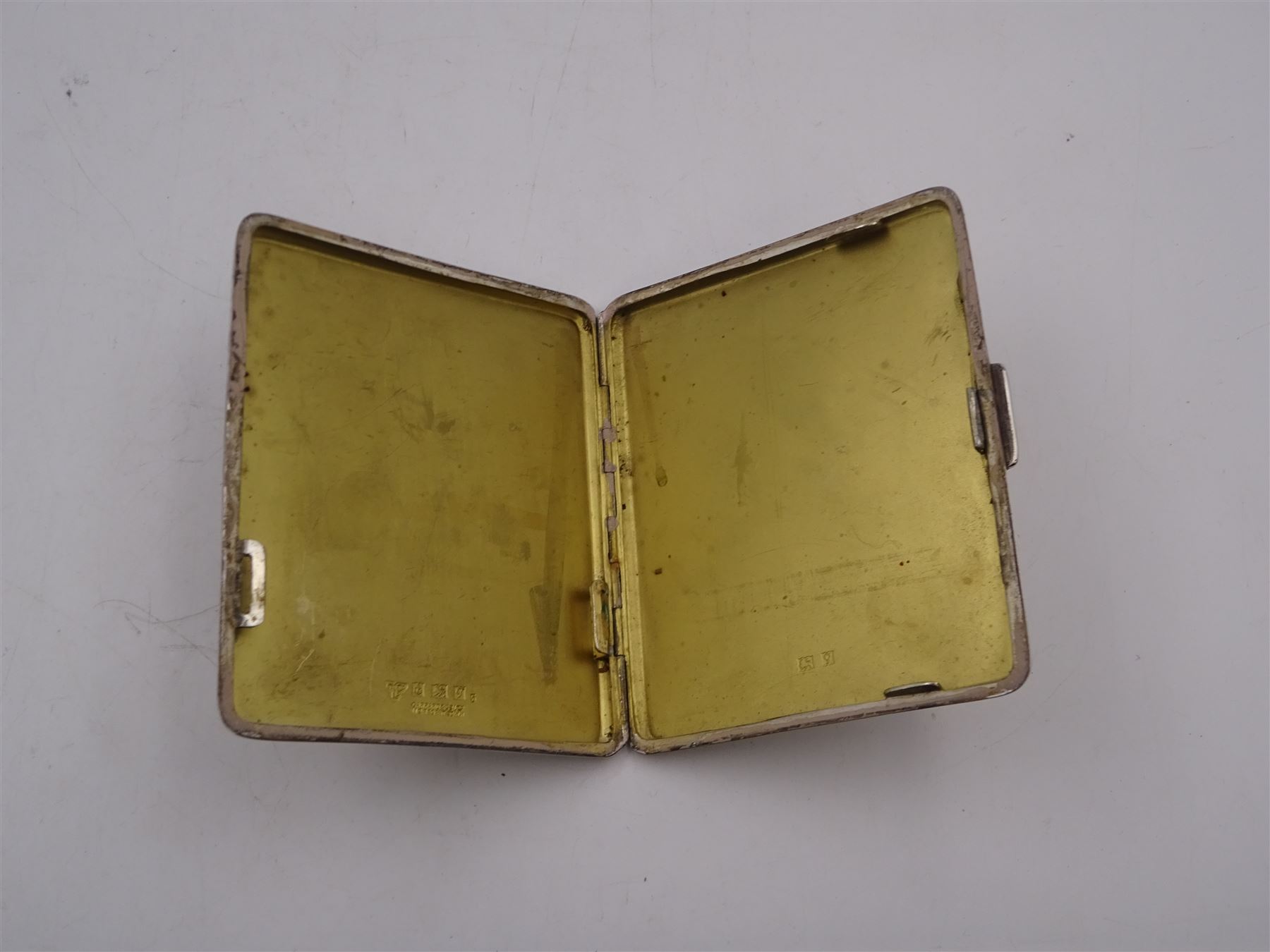 Mid 20th century silver cigarette case - Image 3 of 4