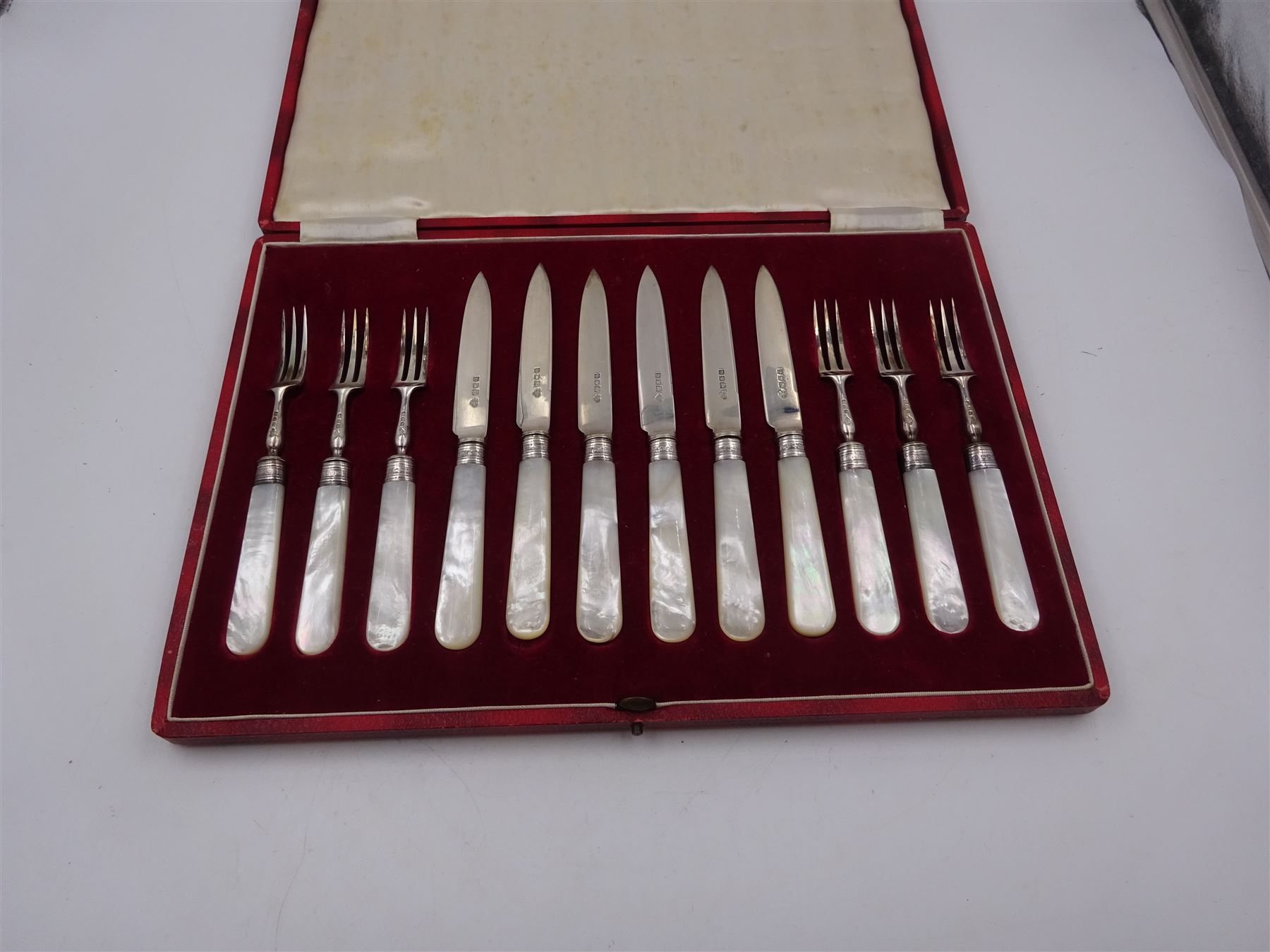 Set of six 1920s silver dessert knife and forks for six place settings - Image 2 of 4