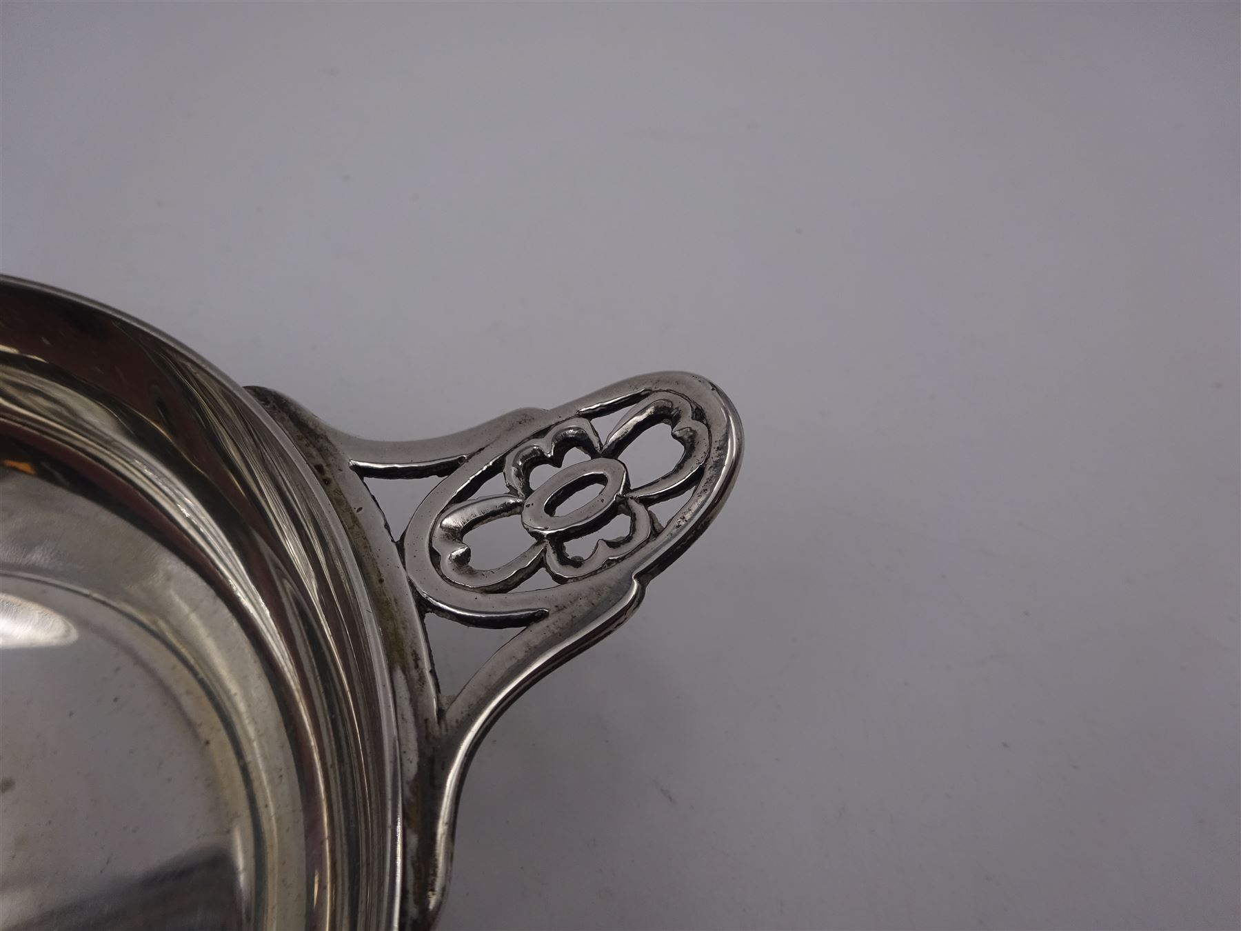 1920s silver twin handled dish - Image 3 of 4