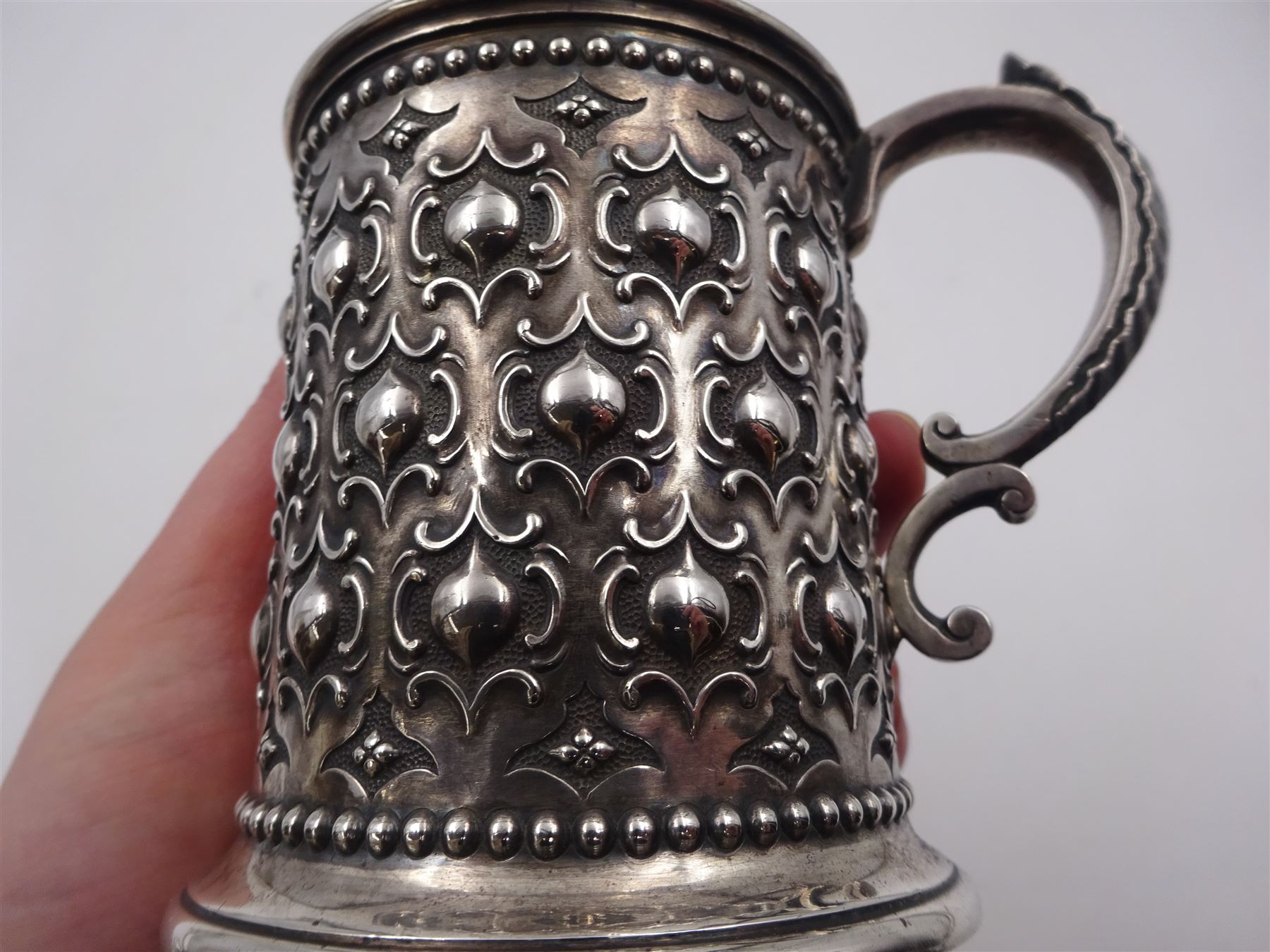 Victorian silver christening mug - Image 3 of 7