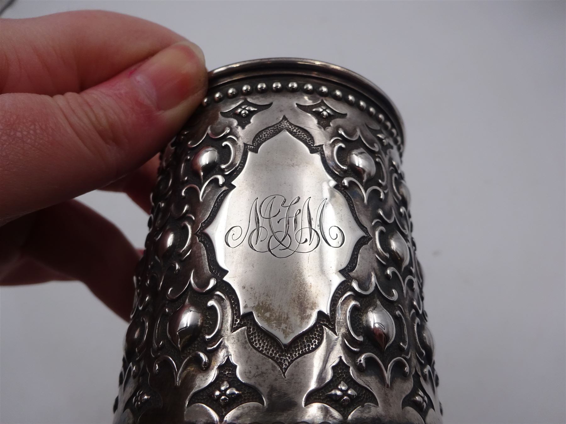 Victorian silver christening mug - Image 2 of 7