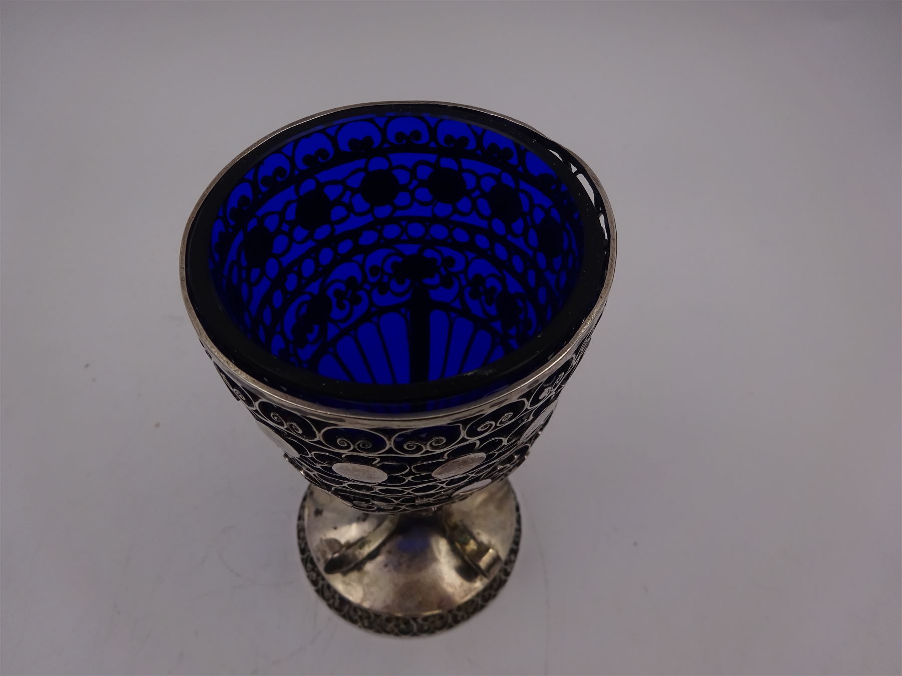 19th/early 20th century silver bon bon dish with blue glass liner - Image 3 of 5