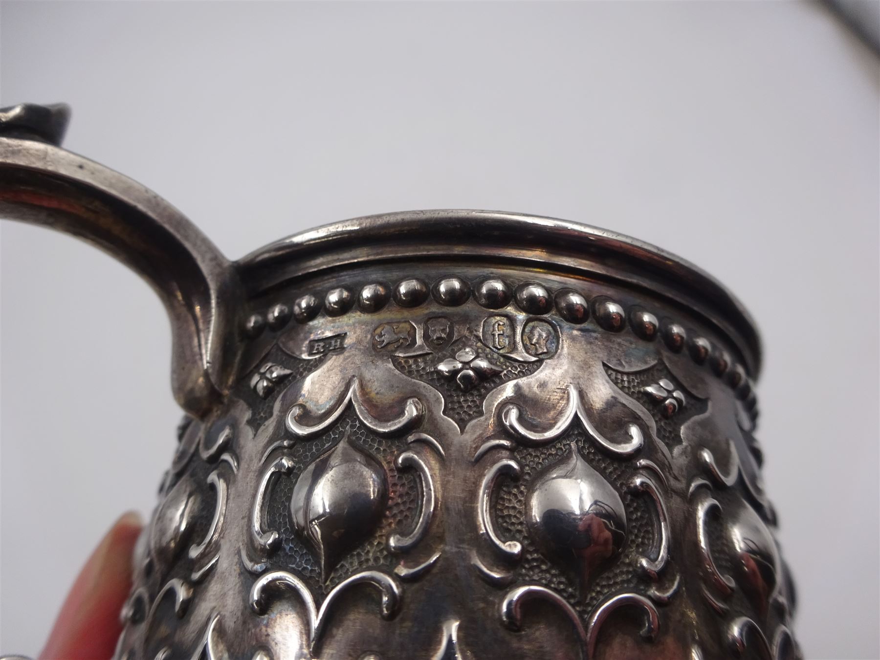 Victorian silver christening mug - Image 7 of 7