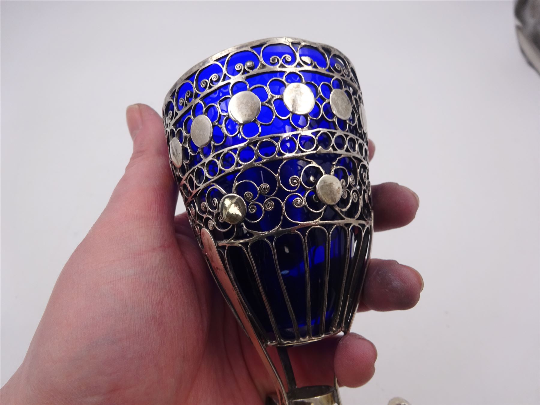 19th/early 20th century silver bon bon dish with blue glass liner - Image 4 of 5