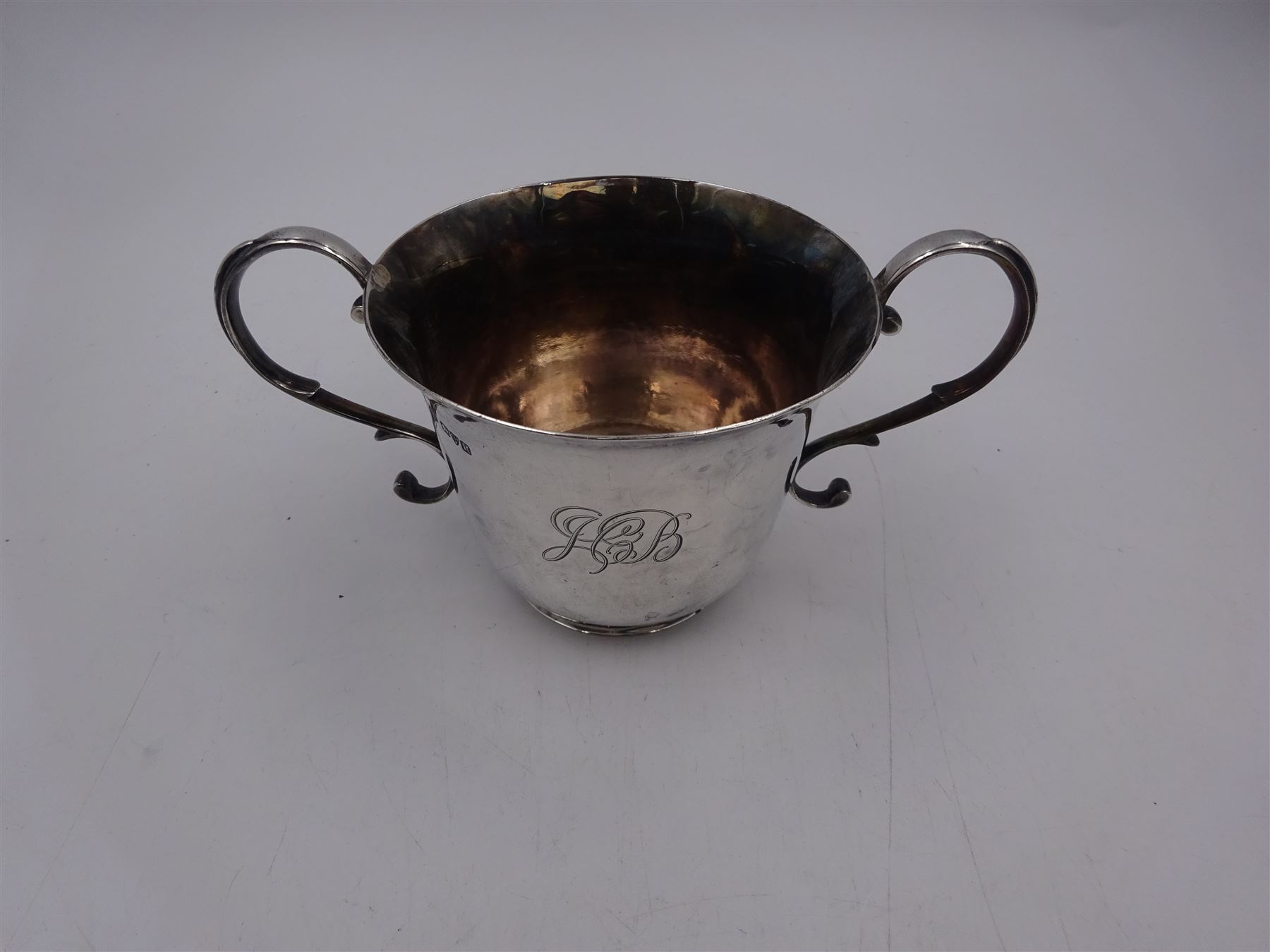 Late Victorian silver porringer - Image 2 of 5