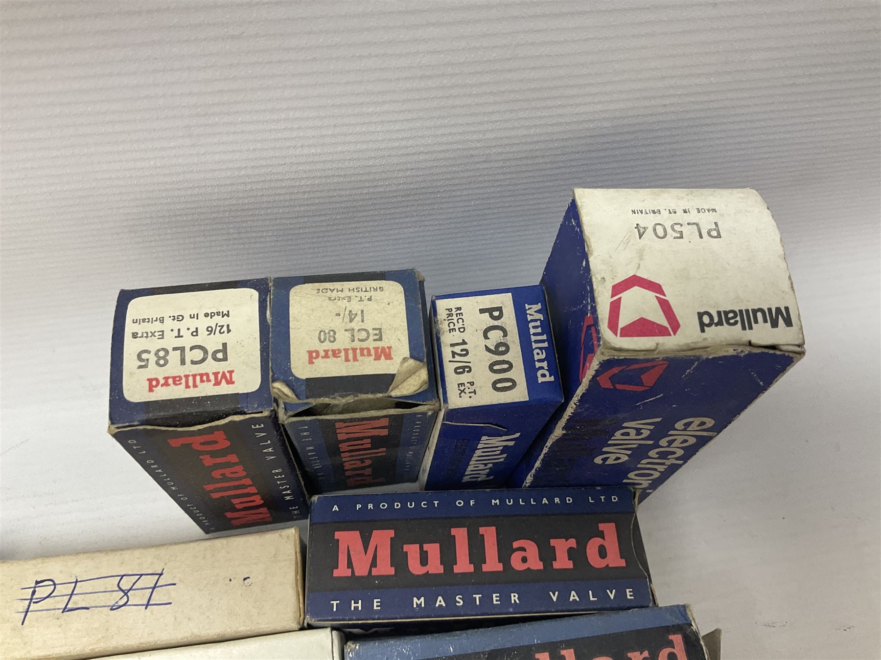 Collection of Mullard thermionic radio valves/vacuum tubes - Image 4 of 9