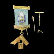 9ct gold Masonic Past Masters jewel