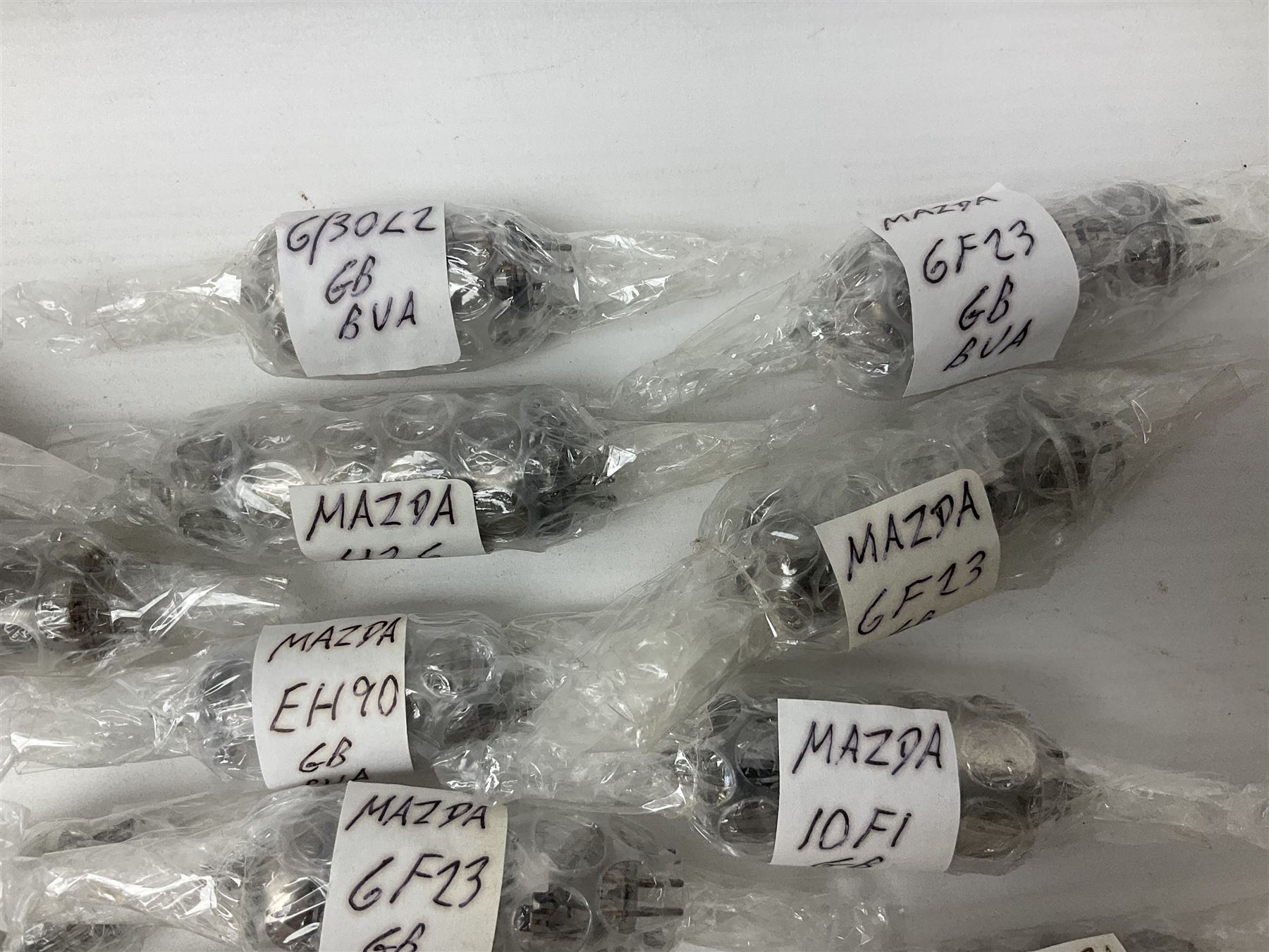 Collection of Mazda thermionic radio valves/vacuum tubes - Image 10 of 15