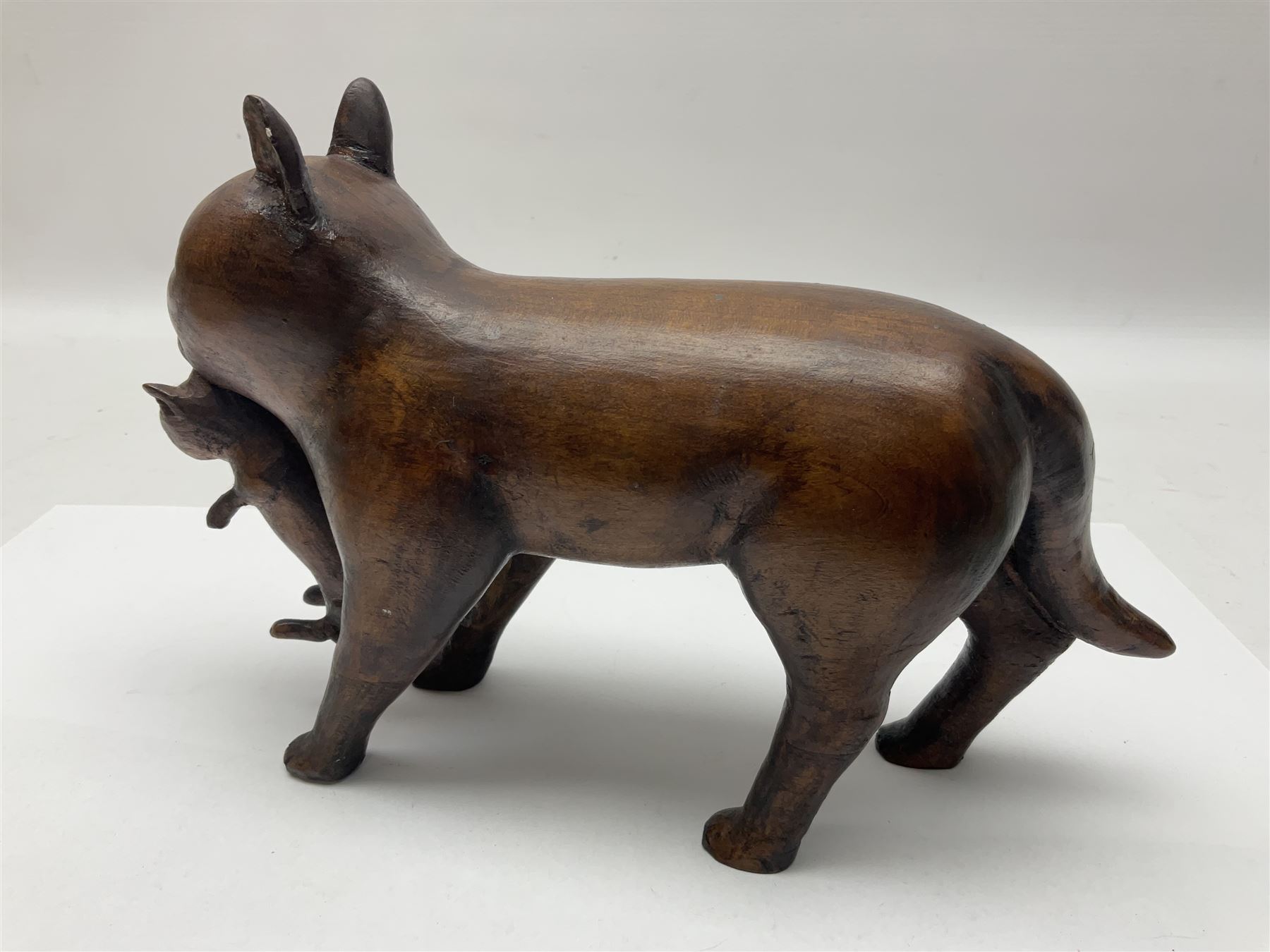 Folk Art wooden carving depicting a cat carrying a kitten - Image 5 of 7