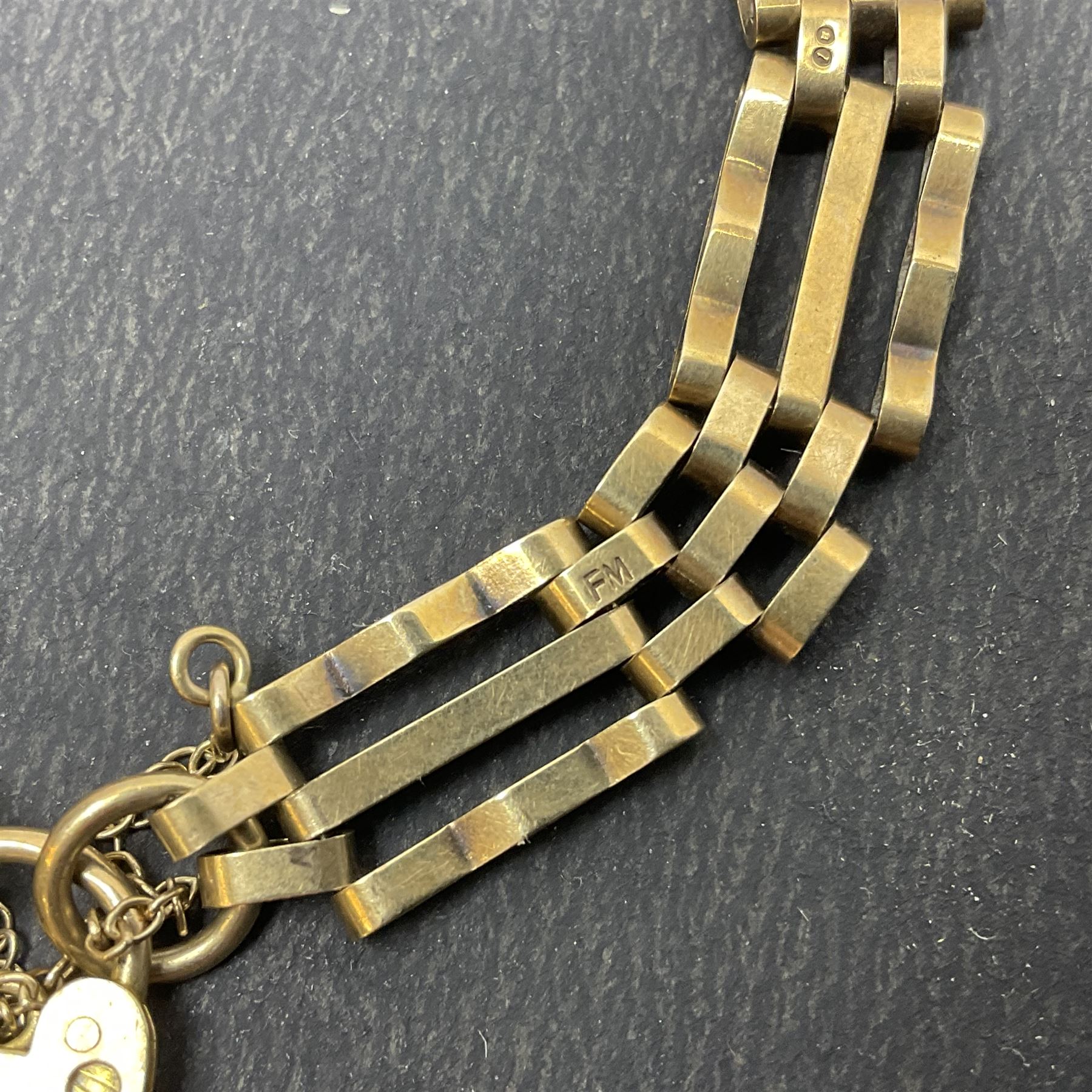 9ct gold gate bracelet - Image 3 of 7