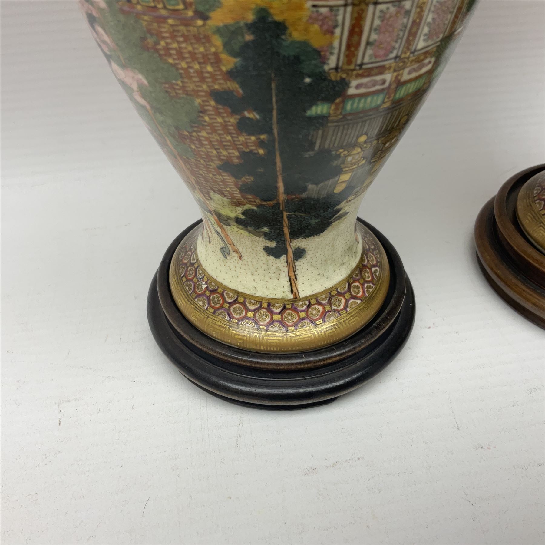 Pair of Japanese Satsuma vases - Image 4 of 9