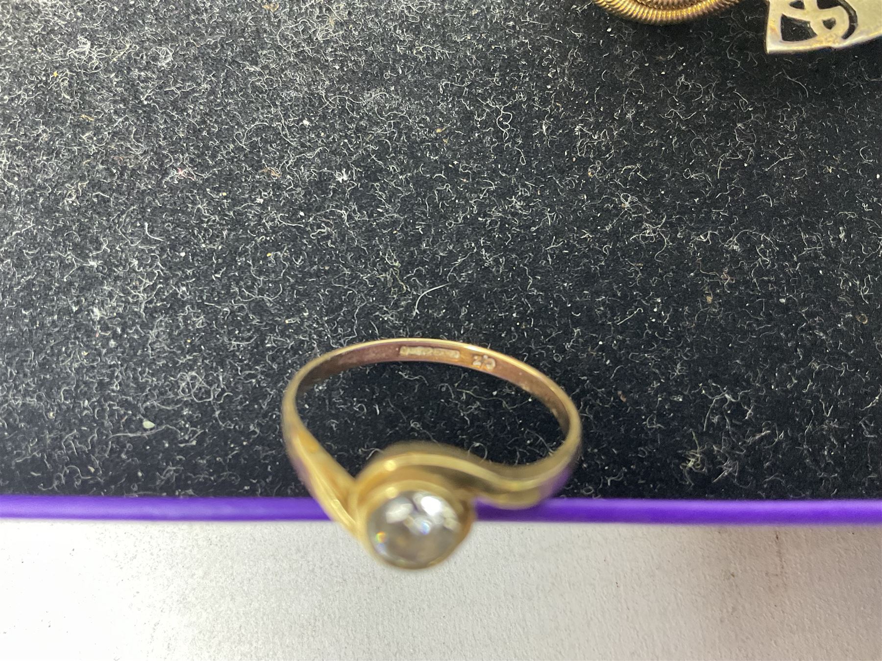 9ct gold cubic zirconia ring - Image 5 of 10