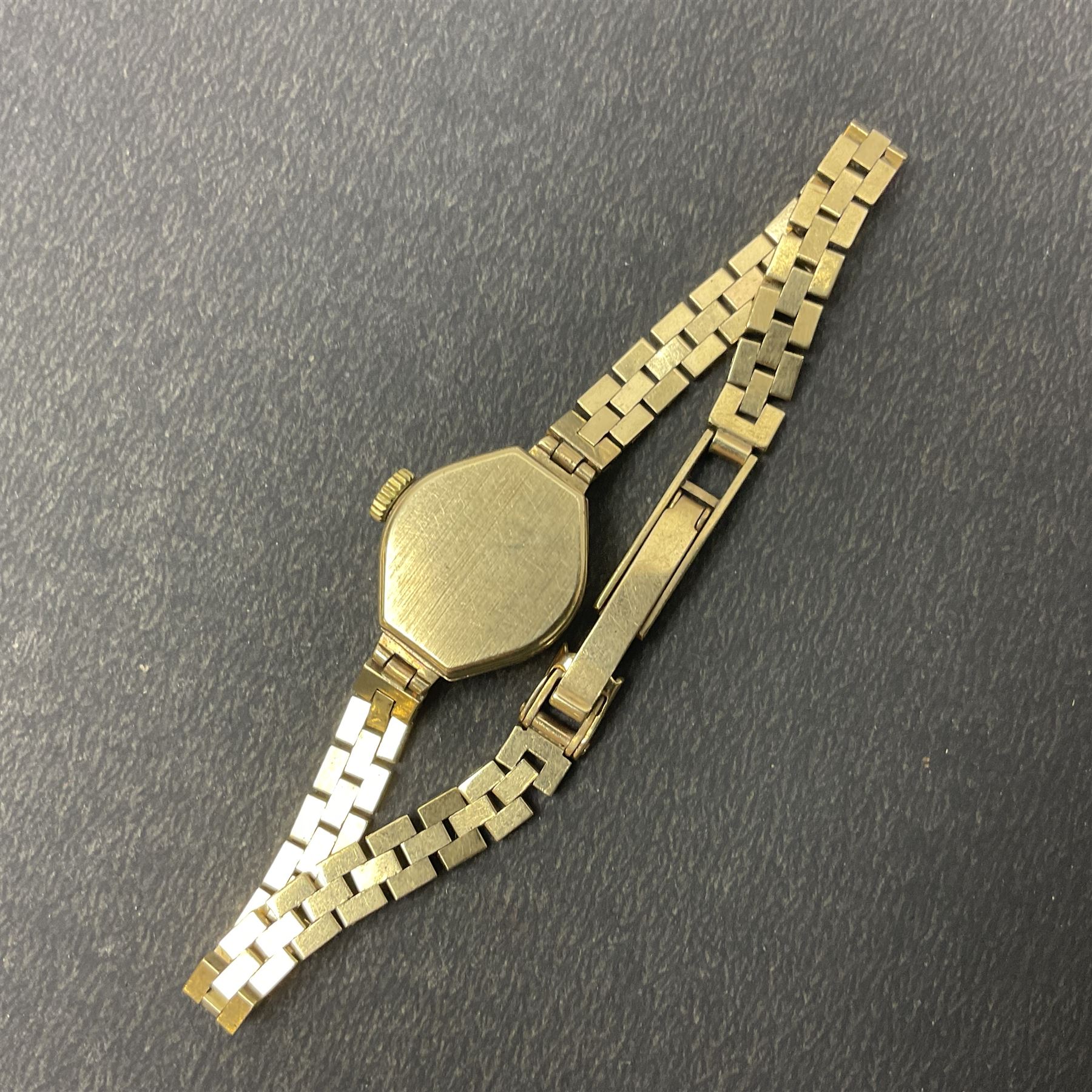 Roamer ladies 9ct gold manual wind wristwatch - Image 5 of 6