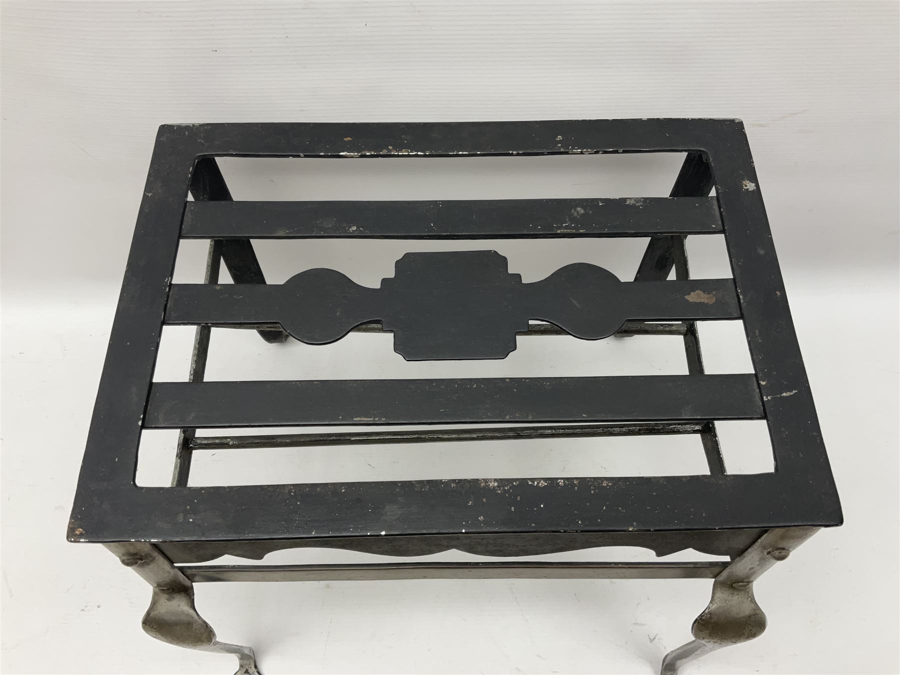 18th century style wrought iron fireside footman/trivet - Image 2 of 10
