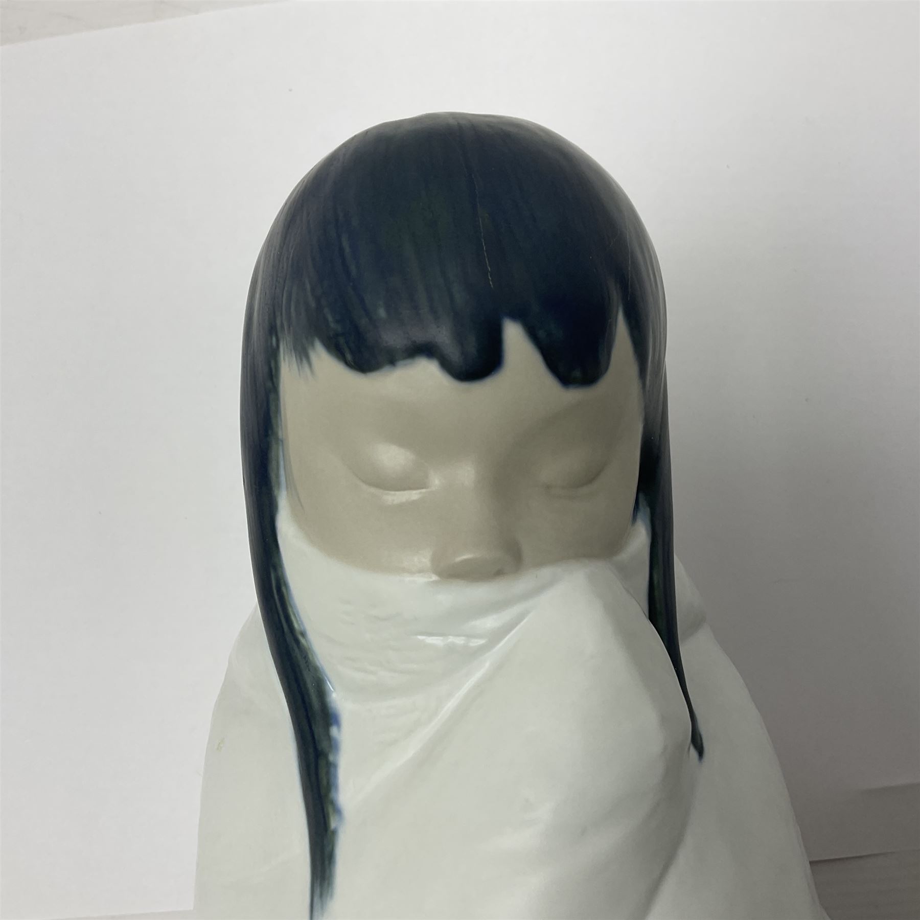 Large Lladro Gres figure Eskimo Girl no. 2008 designed by Juan Huerta - Image 2 of 7