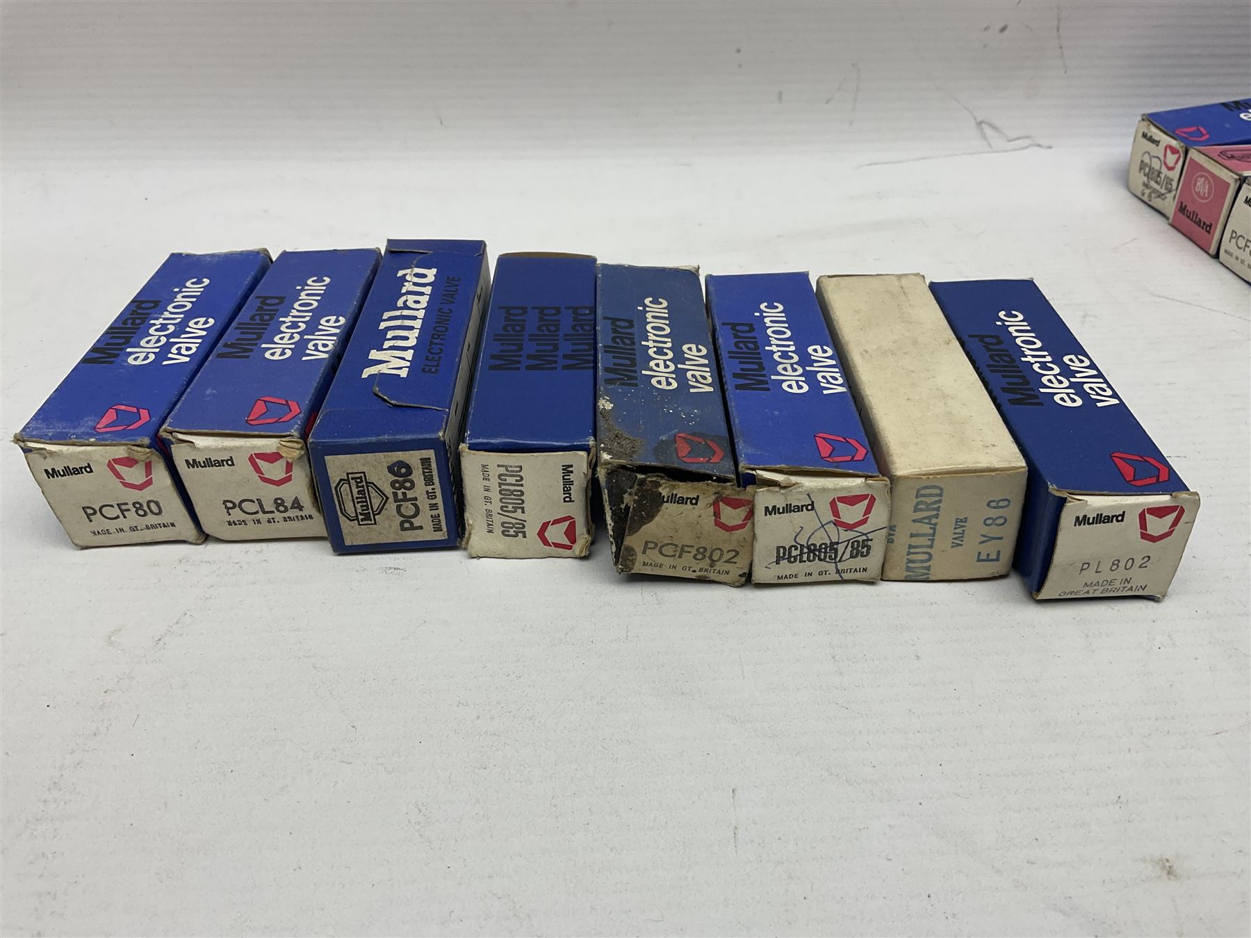 Collection of Mullard thermionic radio valves/vacuum tubes - Image 8 of 12