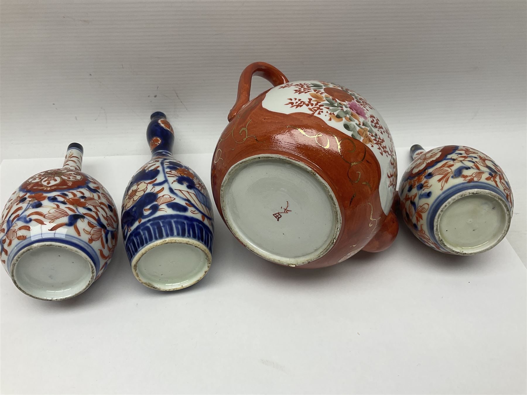 Three imari vases - Image 14 of 15
